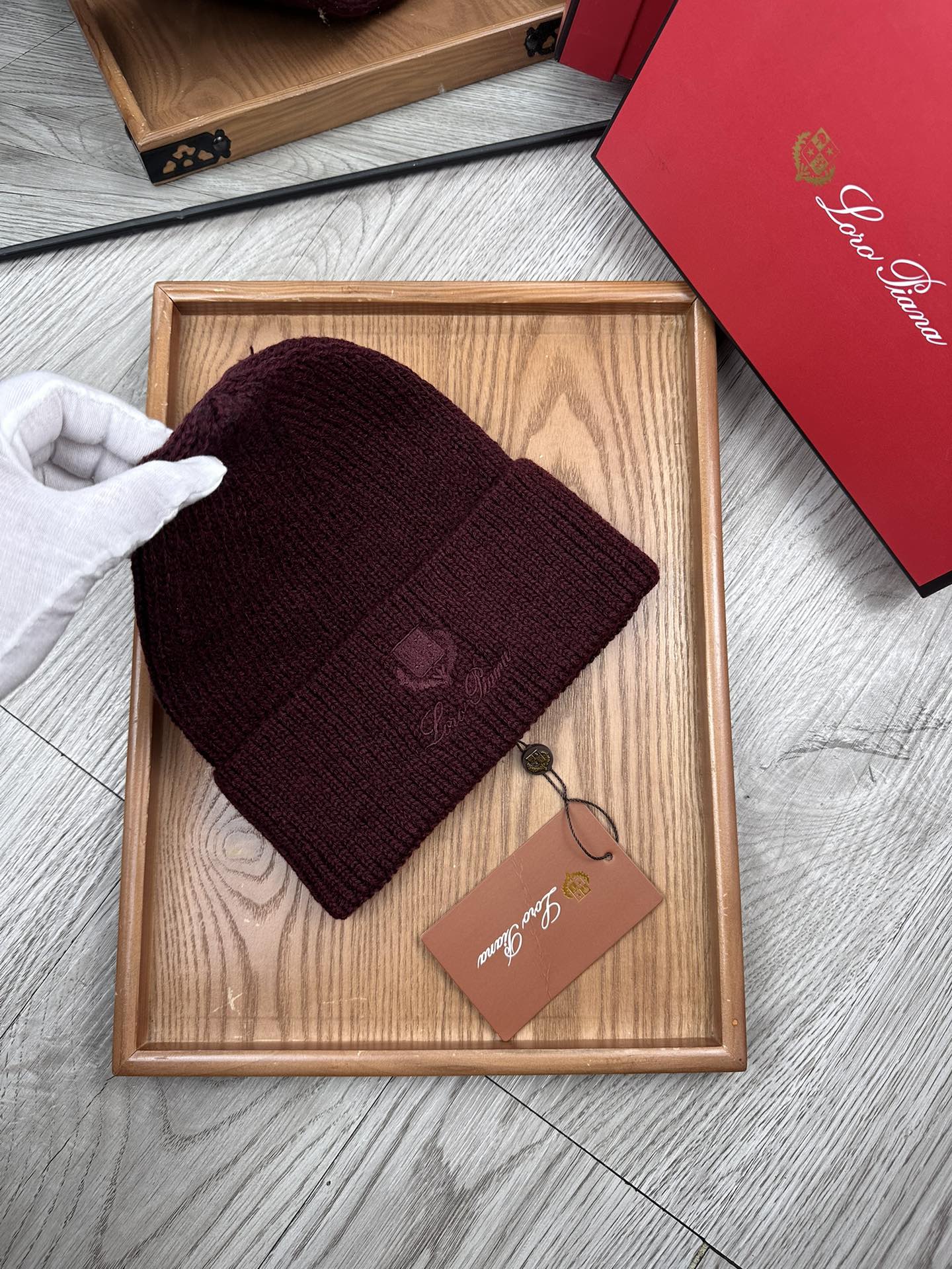 。LP。福利！！新款上架，特别实惠的一个系列帽子，面料：细毛线。密度紧致！毛线针织面料手感舒适透气性好！