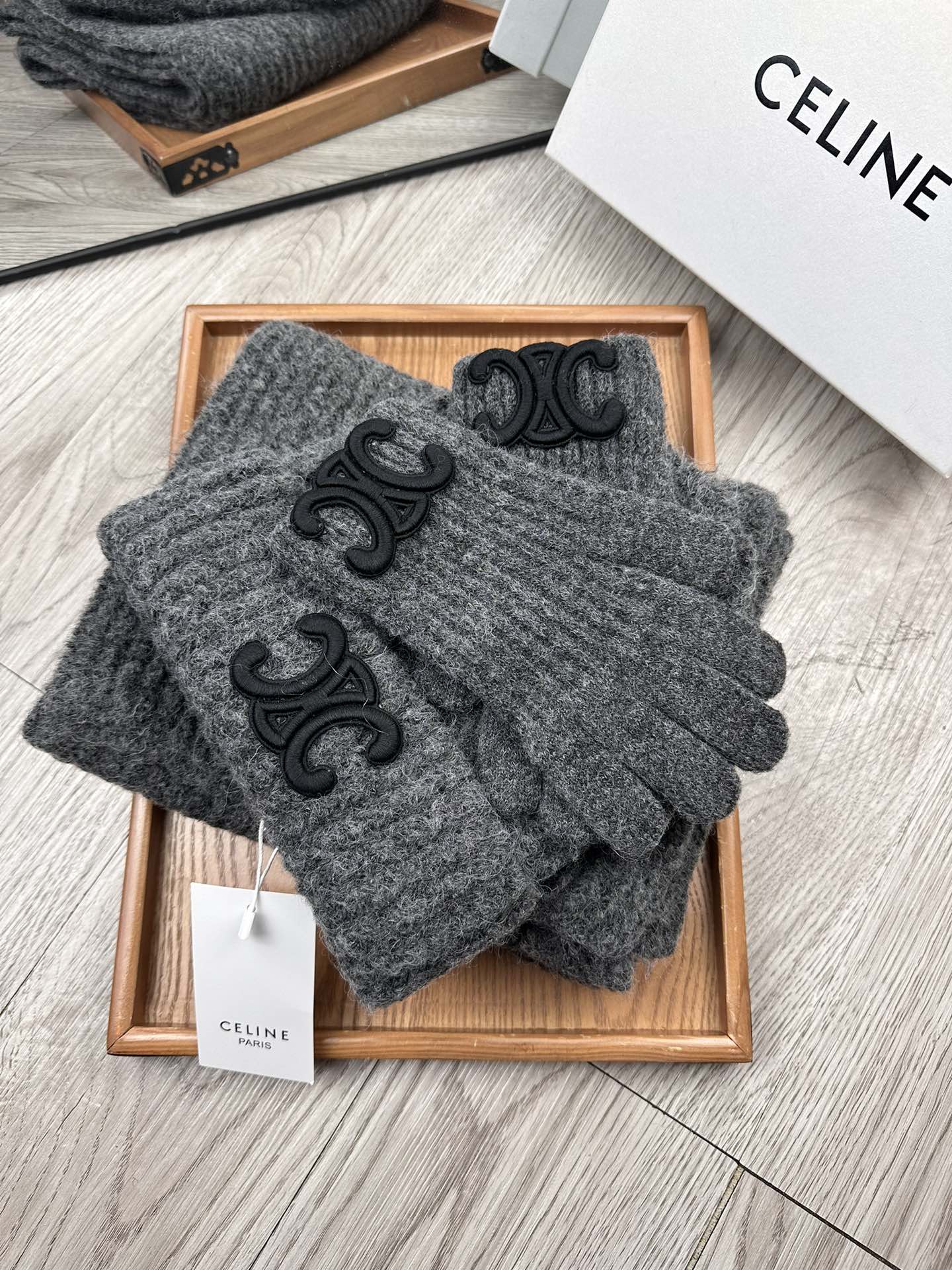 NO:215906,Welfare special offer.Celin.【Scarf Hat Gloves】Three-piece set!  Simple and elegant is the original intention of this hat scarf designer. It is truly beautiful~ Fashionable, soft and breathable material 50wool50 acrylic, acrylic fabric has very good softness, comfortable to touch, soft texture, and excellent warmth!  We refuse to add too much chemical softener to achieve excessive smoothness. Those with allergies are only suitable for pure natural!  Hat fisherman hat baseball hat knit hat, hat, celine, espadrilles, gloves, hats19860909福利特价.赛琳.【围巾帽子手套】三件套套装！简单大气是这款套帽围巾设计者的初心真心美了～时尚柔软透气材质50wool50 acrylic,acrylic面料柔软度非常好,摸起来手感舒适,质地柔软,保暖效果也是杠杠的！我们拒绝 过多添加化学加软剂来达到过份的顺滑过敏者只适合纯天然！帽子渔夫帽棒球帽针织帽,帽子,celine,espadrilles,gloves,hats,hat