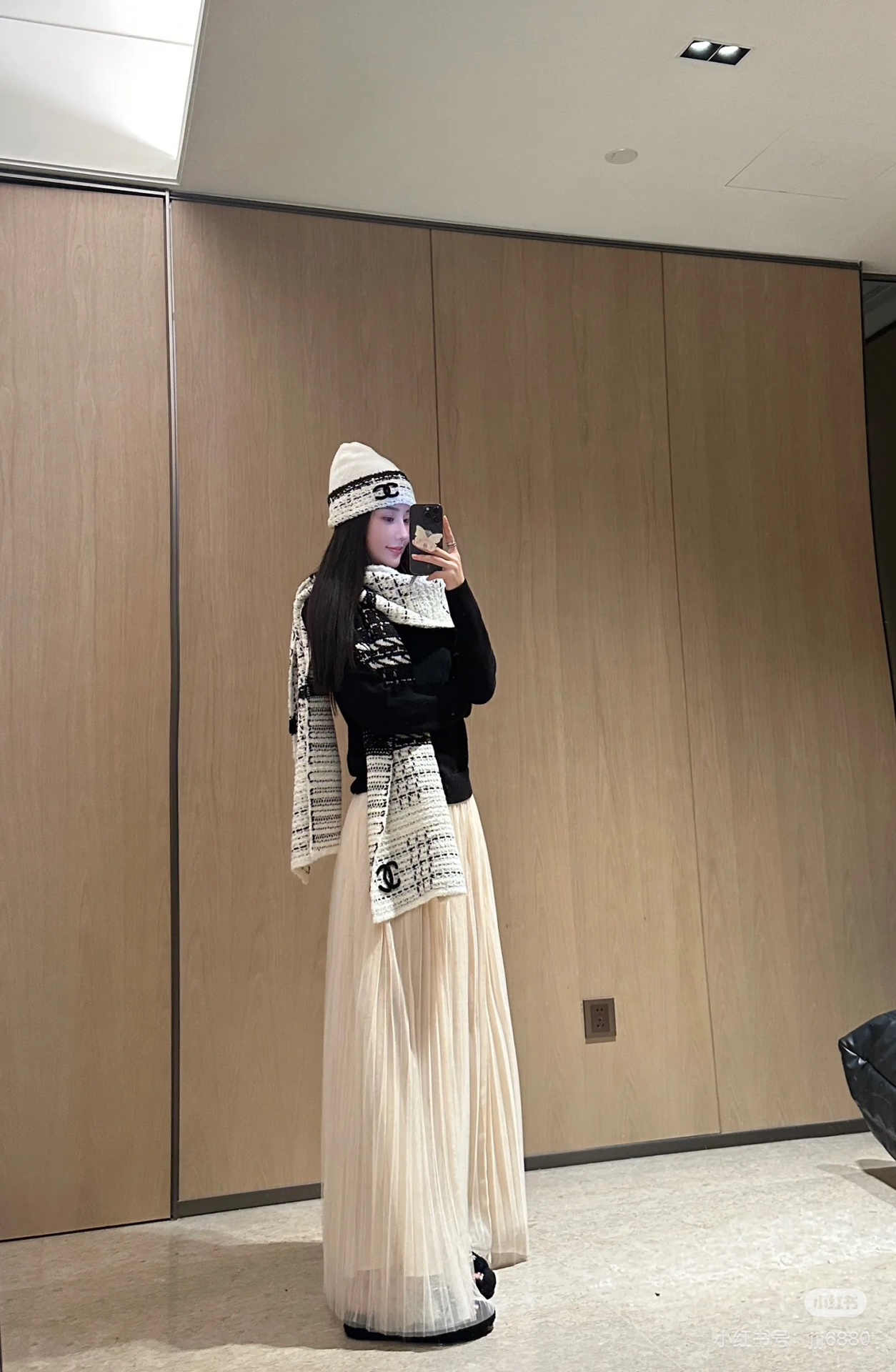🌹。C家。【羊毛套装帽子-帽子➕围巾】经典套装帽子！材质：70%羊毛➕30%兔毛。暖暖哒超级舒服～冬日小