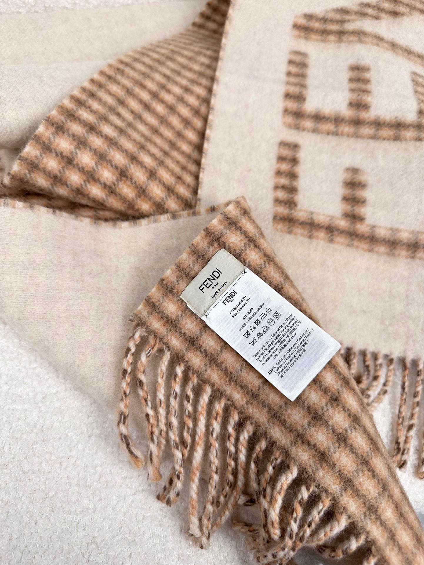 P。F家。【市面最高版！非市场F货！！】手感真的非常舒服！！颜色明亮鲜艳！市场F货版本手感极差！颜色暗沉