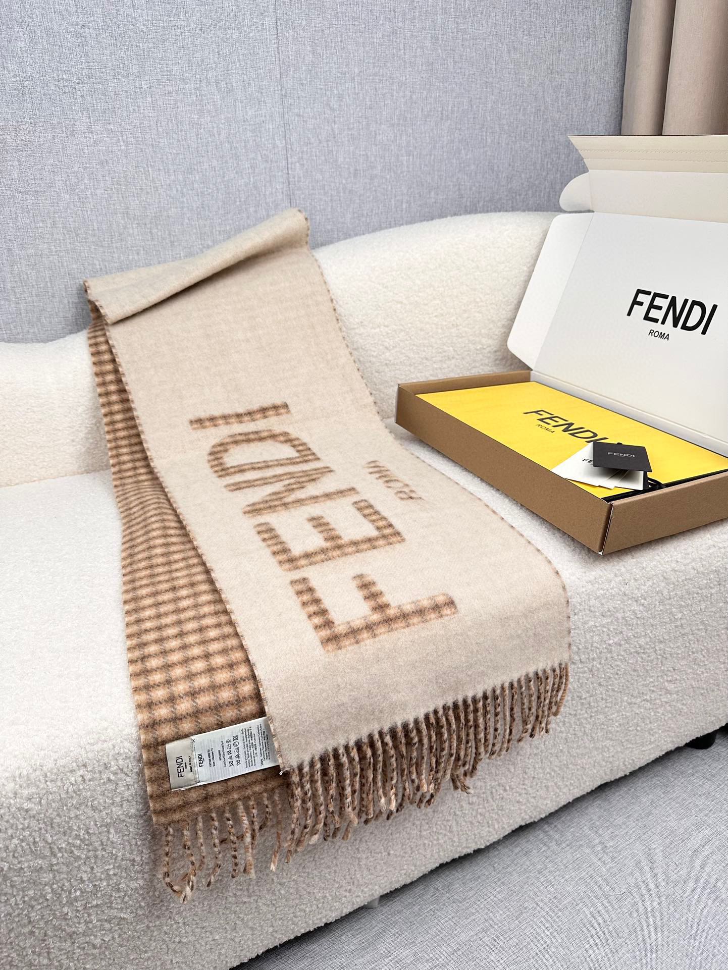 P。F家。【市面最高版！非市场F货！！】手感真的非常舒服！！颜色明亮鲜艳！市场F货版本手感极差！颜色暗沉