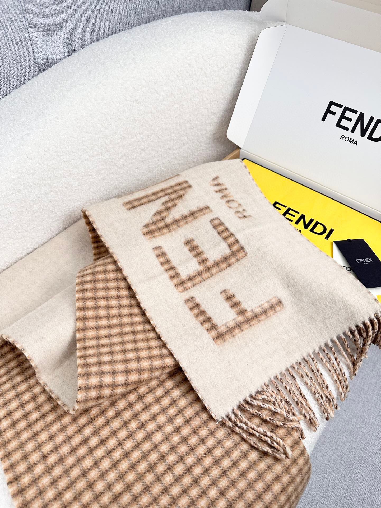 P。F家。【市面最高版！非市场F货！！】手感真的非常舒服！！颜色明亮鲜艳！市场F货版本手感极差！颜色暗沉