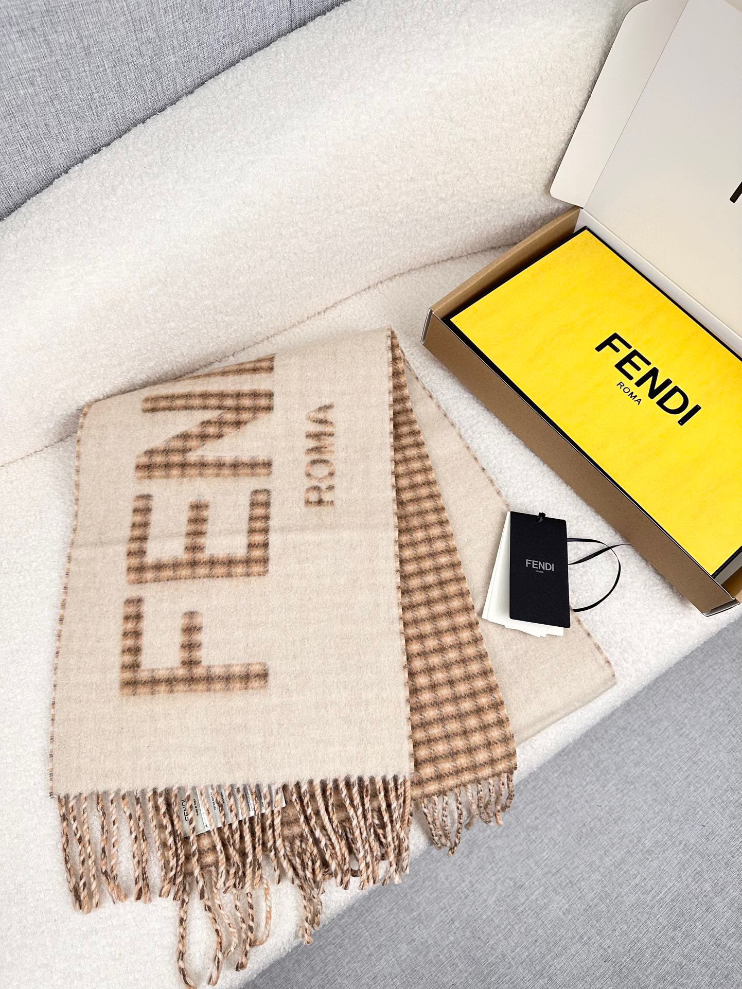 P。F家。【市面最高版！非市场F货！！】手感真的非常舒服！！颜色明亮鲜艳！市场F货版本手感极差！颜色暗沉