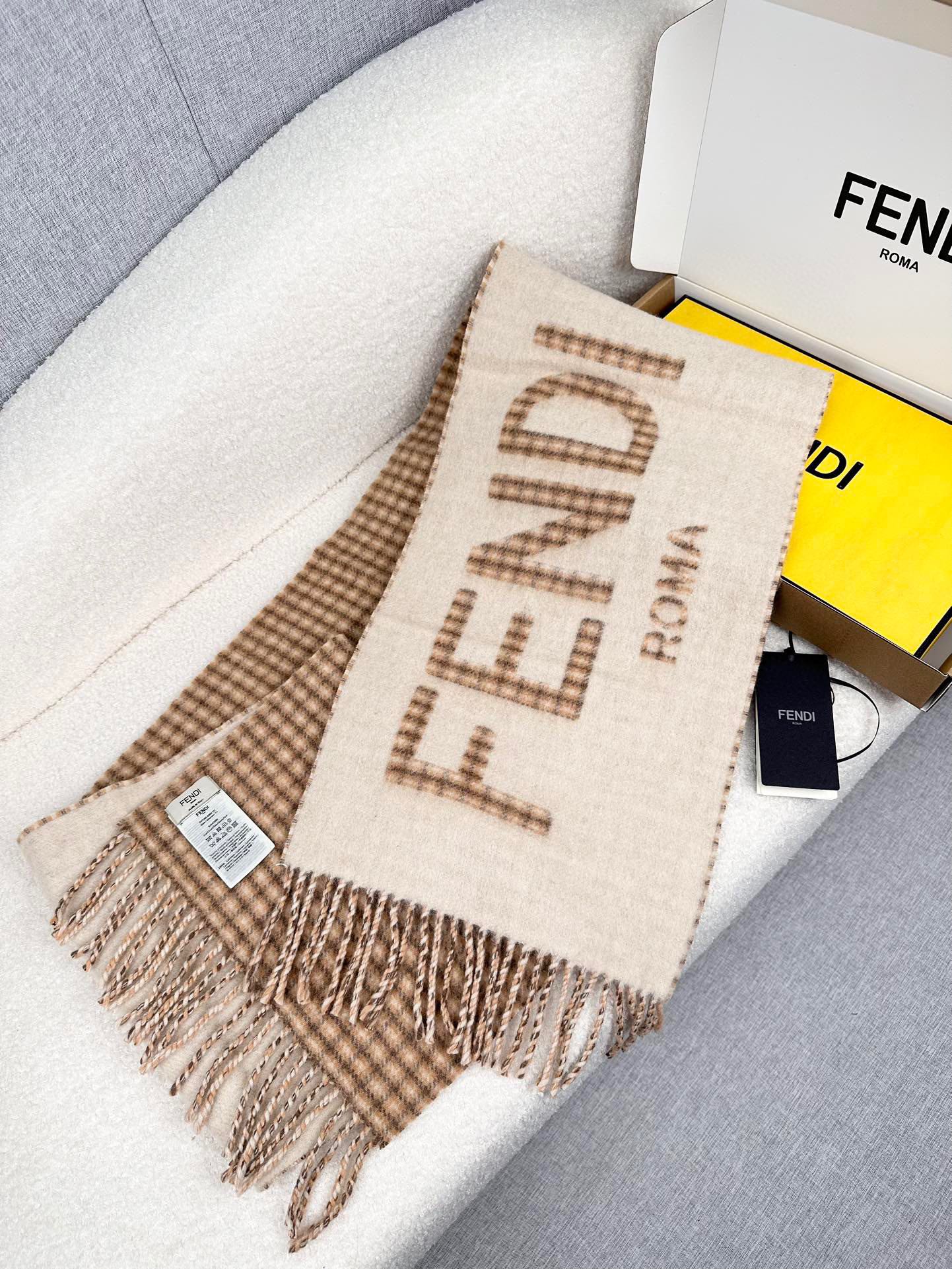 P。F家。【市面最高版！非市场F货！！】手感真的非常舒服！！颜色明亮鲜艳！市场F货版本手感极差！颜色暗沉