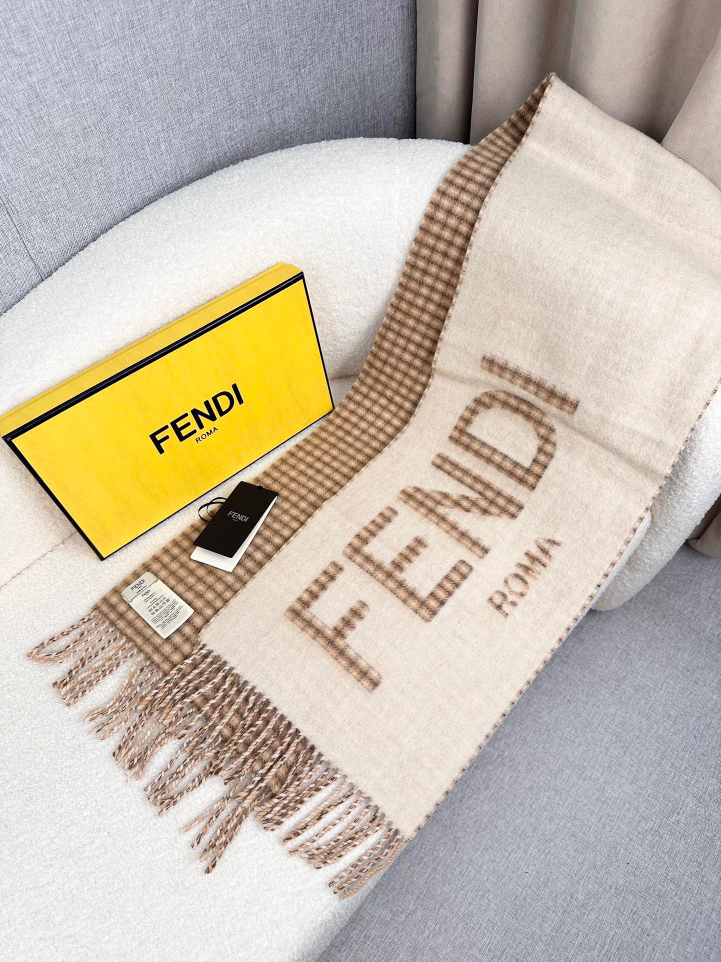 P。F家。【市面最高版！非市场F货！！】手感真的非常舒服！！颜色明亮鲜艳！市场F货版本手感极差！颜色暗沉