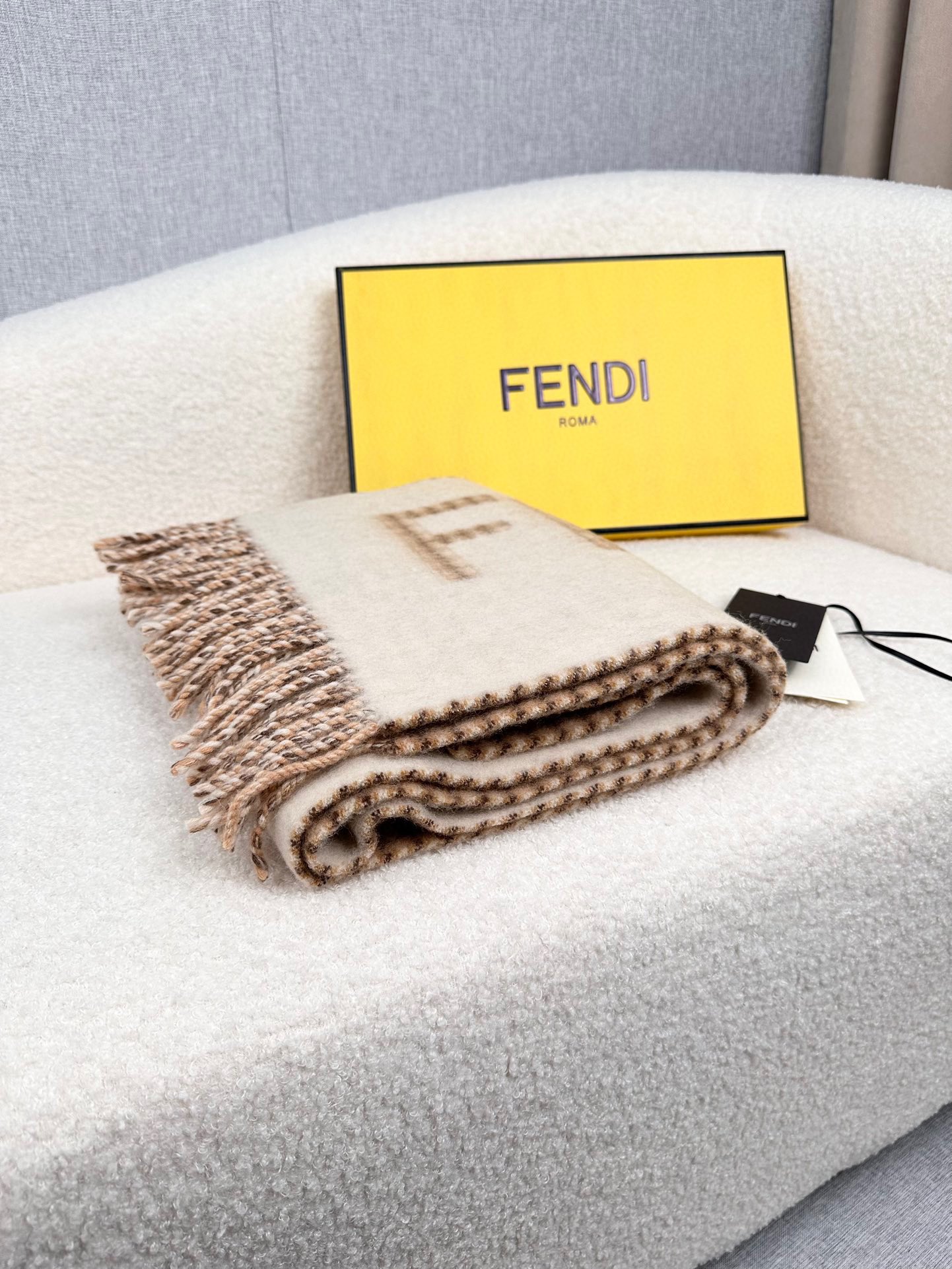 P。F家。【市面最高版！非市场F货！！】手感真的非常舒服！！颜色明亮鲜艳！市场F货版本手感极差！颜色暗沉