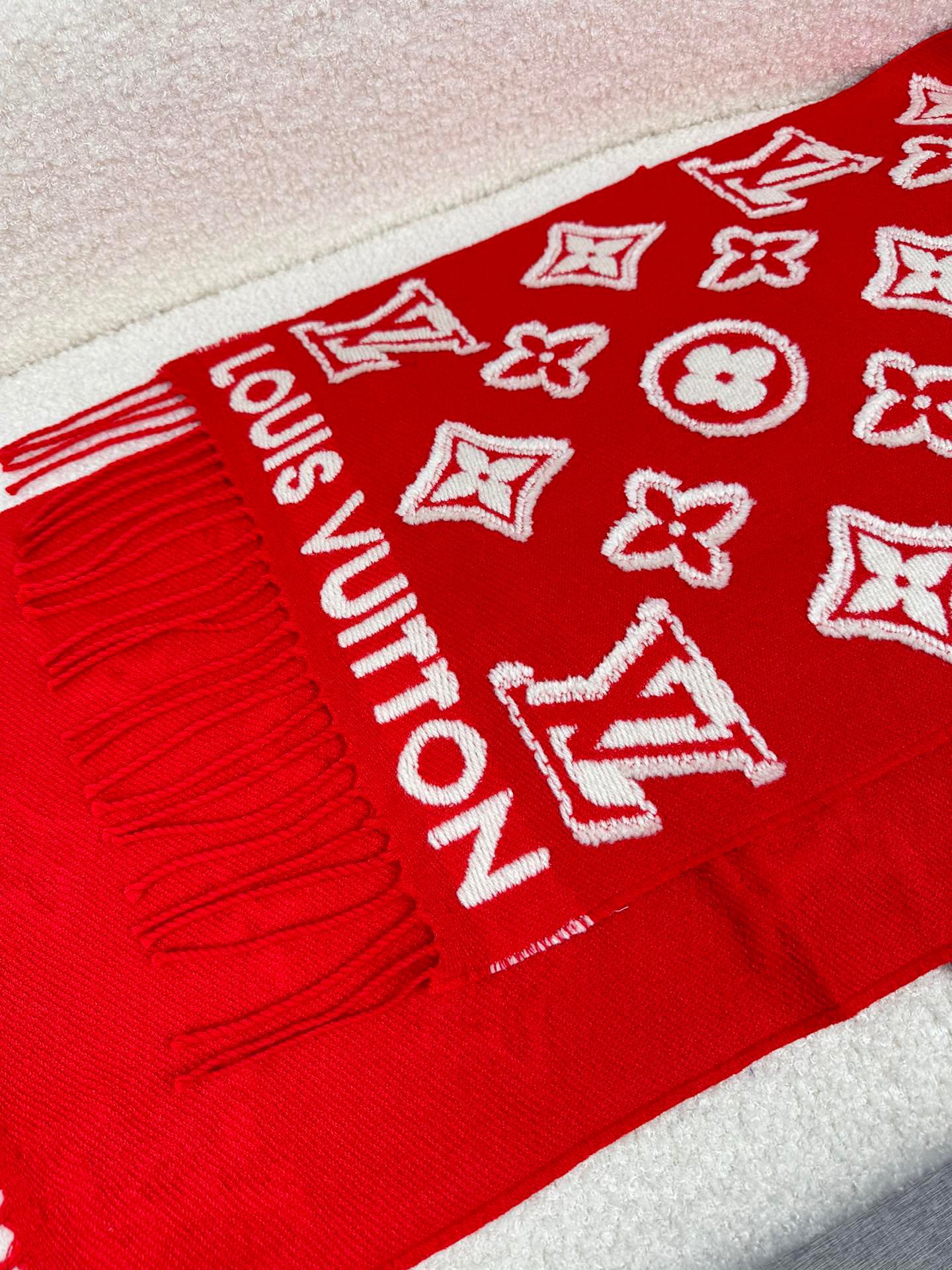 P。L家。绝美剪花镶嵌贴片工艺。真的绝美！今年最大工程的一个设计款！重工制造！细节决定品质！上身效果就是