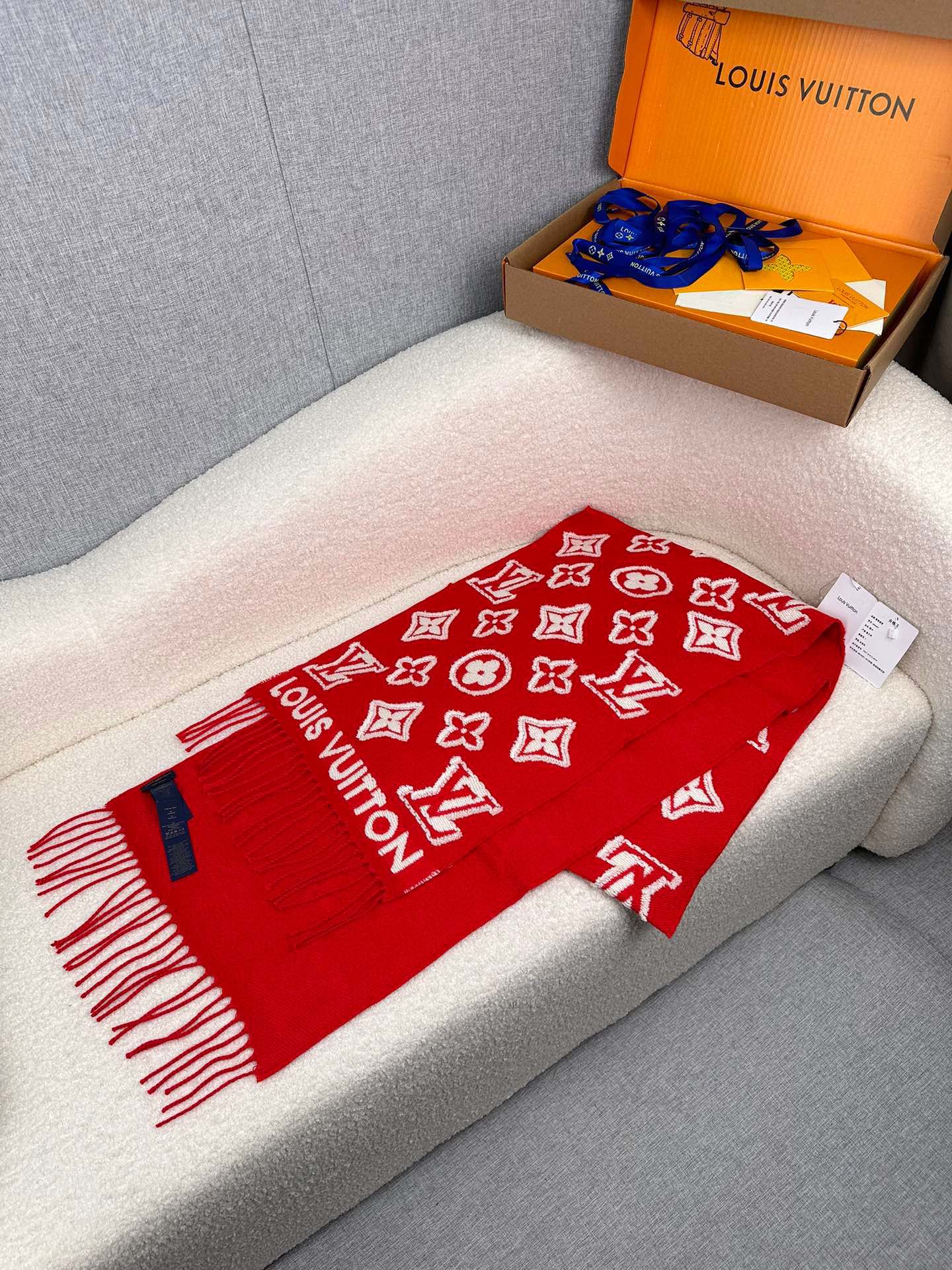 P。L家。绝美剪花镶嵌贴片工艺。真的绝美！今年最大工程的一个设计款！重工制造！细节决定品质！上身效果就是