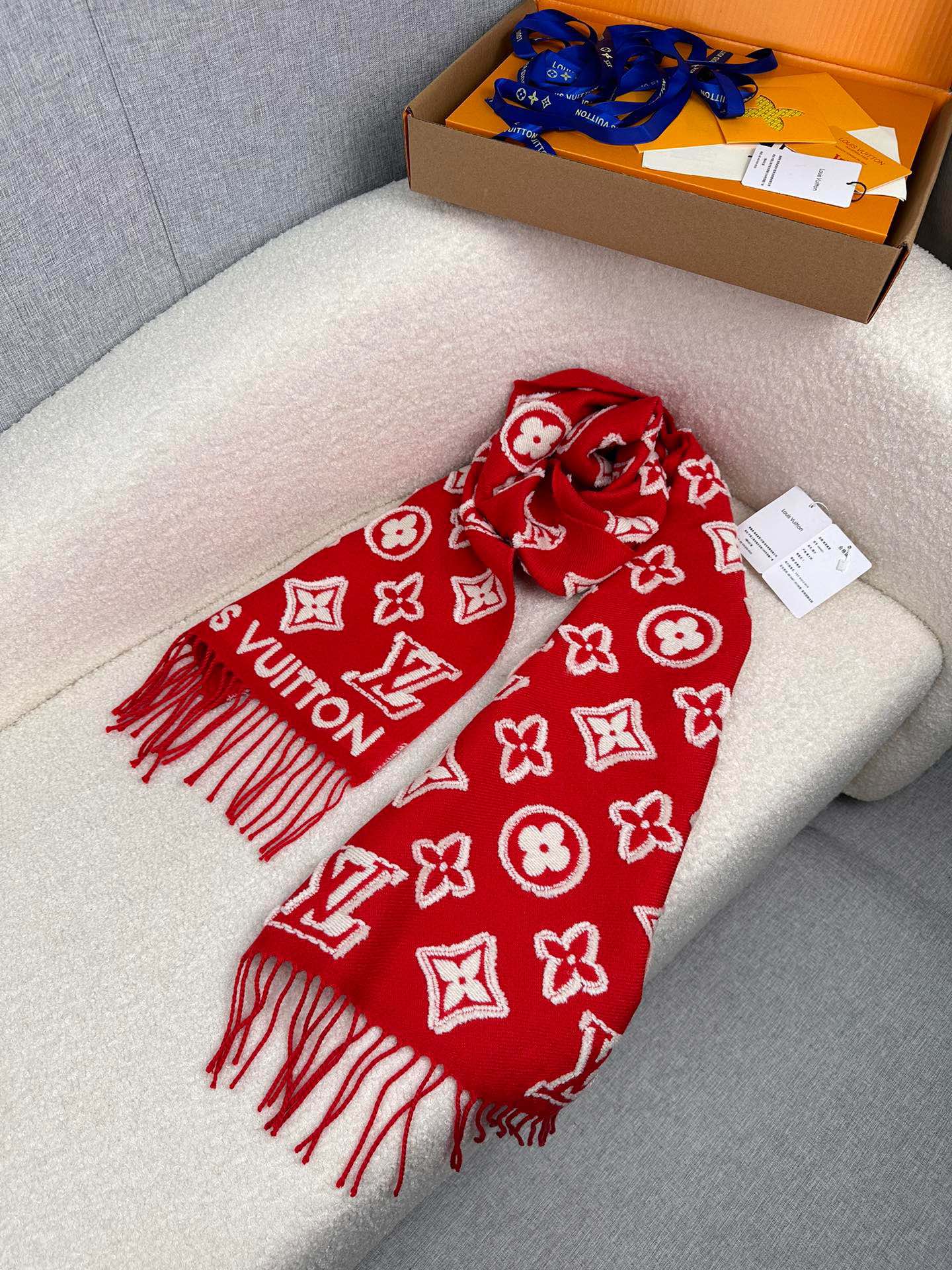 P。L家。绝美剪花镶嵌贴片工艺。真的绝美！今年最大工程的一个设计款！重工制造！细节决定品质！上身效果就是