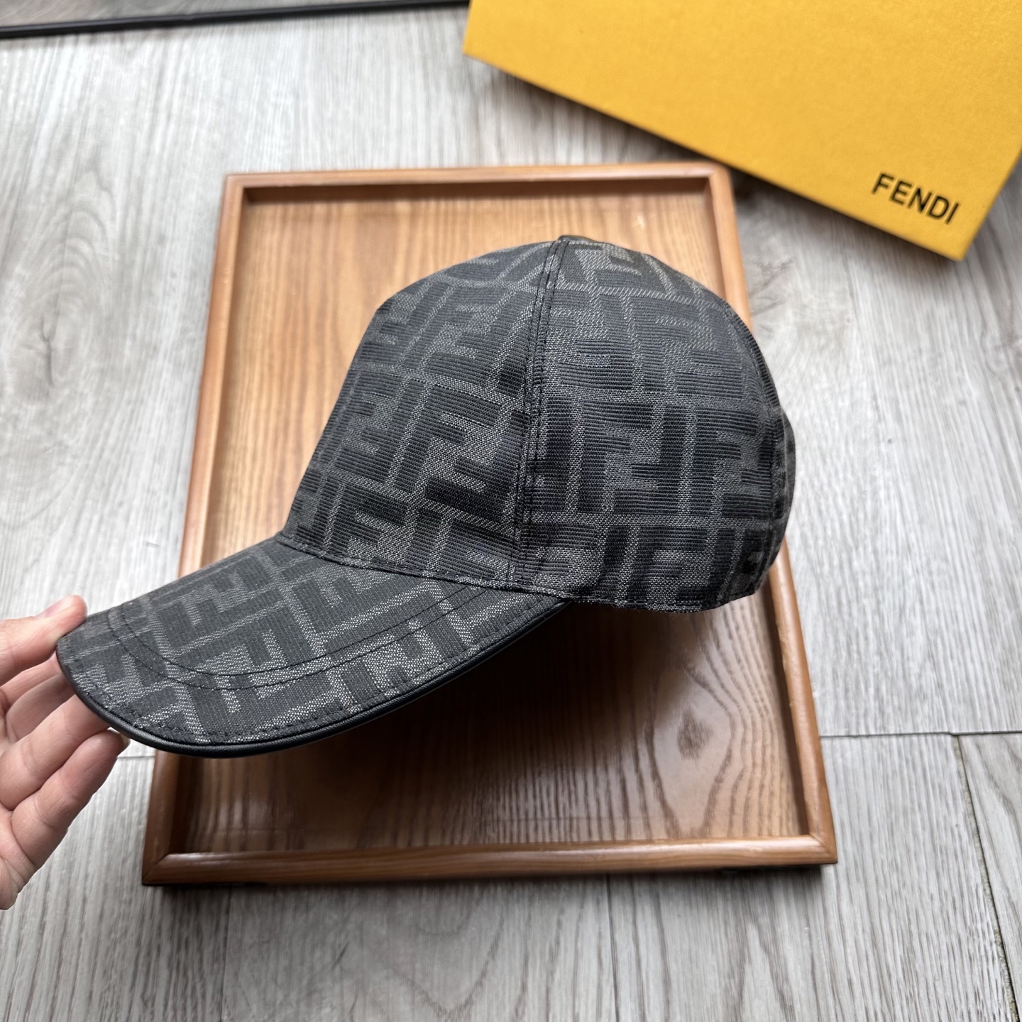 High-End Leather Hats: Unique Design, Quality Materials, Detailed Craftsmanship - 图片 8