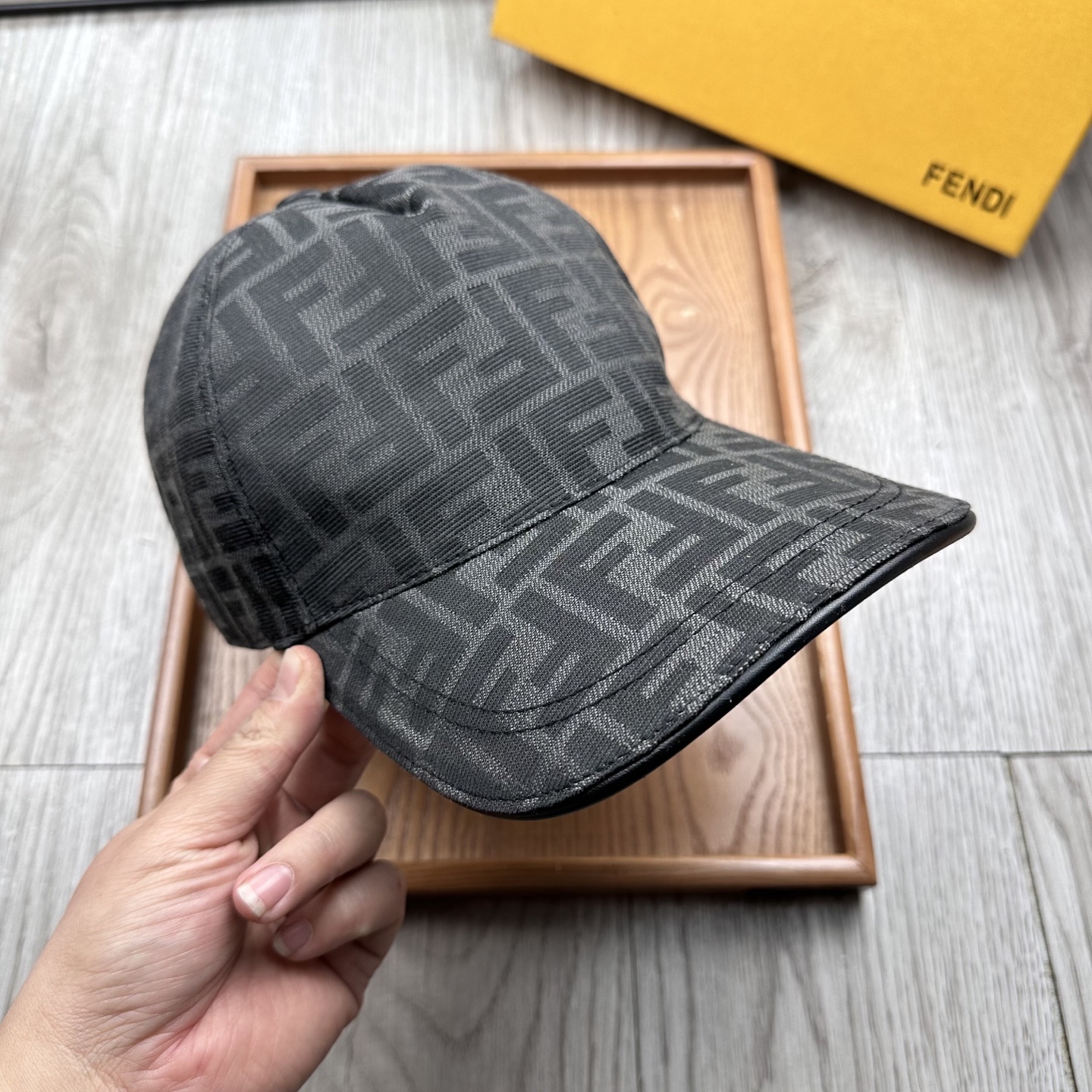 High-End Leather Hats: Unique Design, Quality Materials, Detailed Craftsmanship - 图片 5