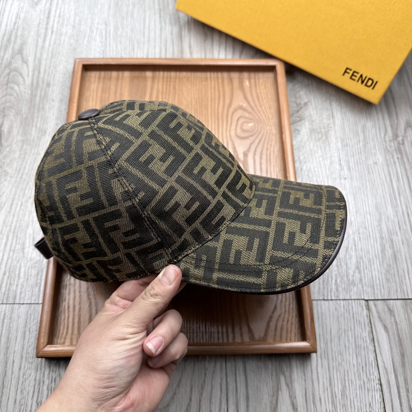 High-End Fashion Leather Hats: Quality Craftsmanship and Unique Details - 图片 6