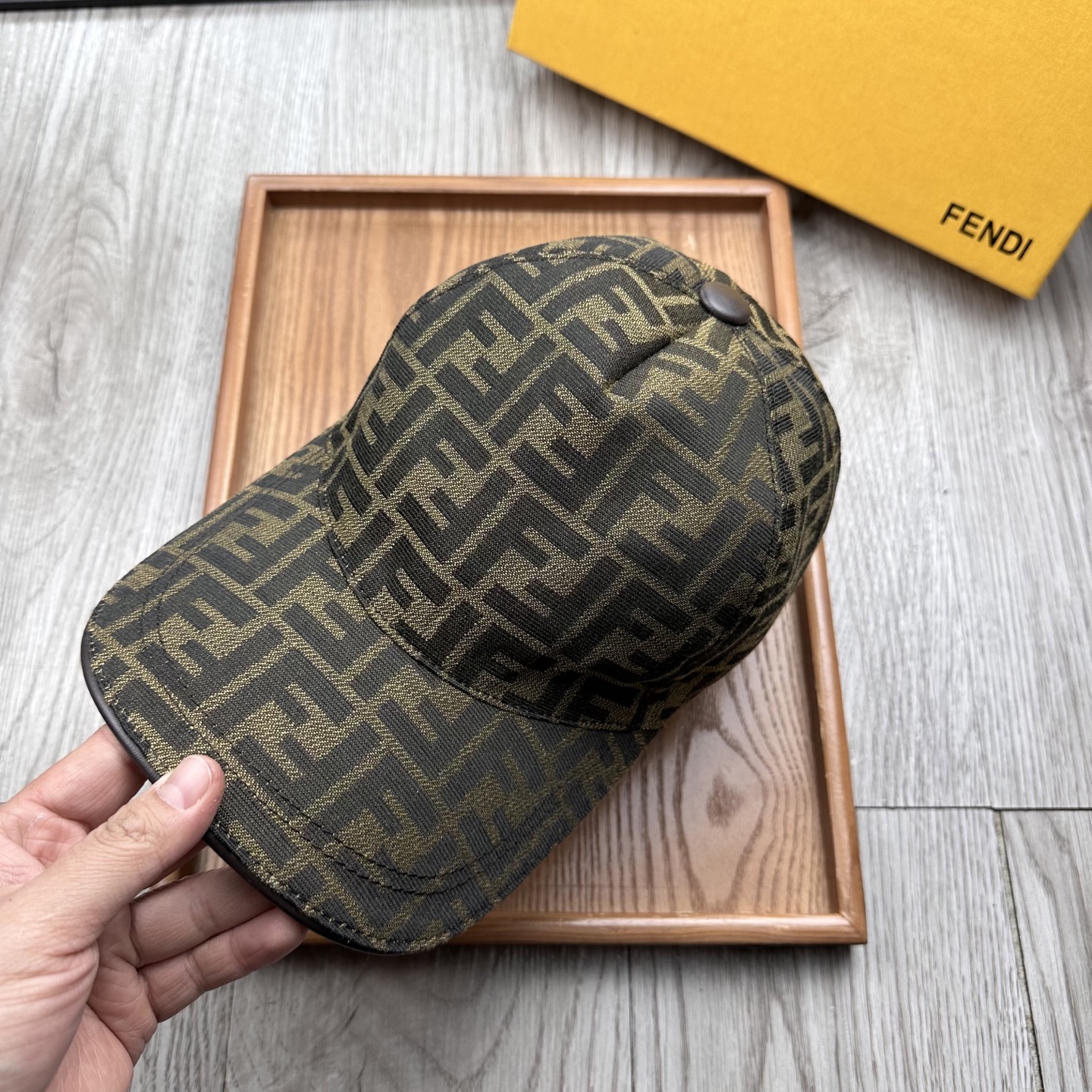 High-End Fashion Leather Hats: Quality Craftsmanship and Unique Details - 图片 7