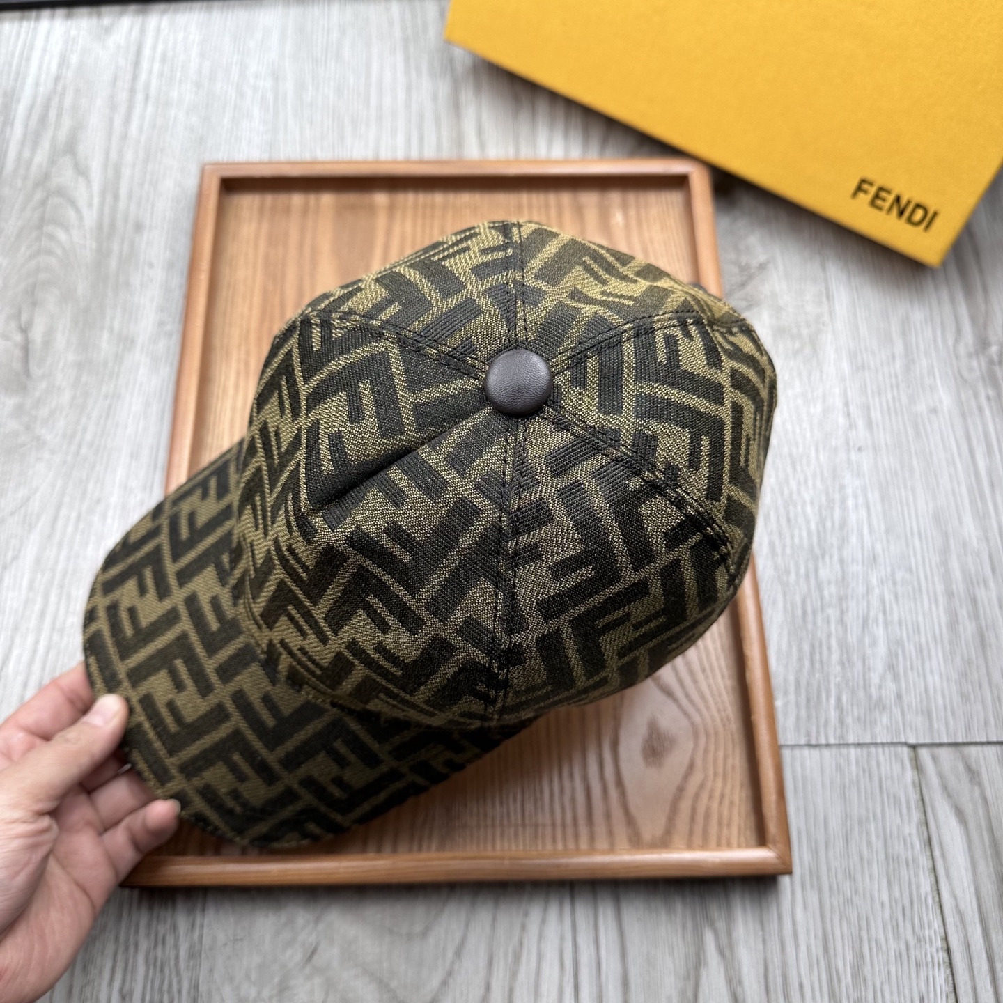 High-End Fashion Leather Hats: Quality Craftsmanship and Unique Details - 图片 9