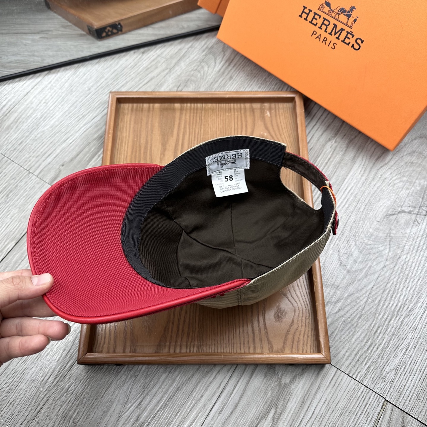 High-End Fashion Hats: Newest Color Coding in Oxford Material with Cow Skin - 图片 7