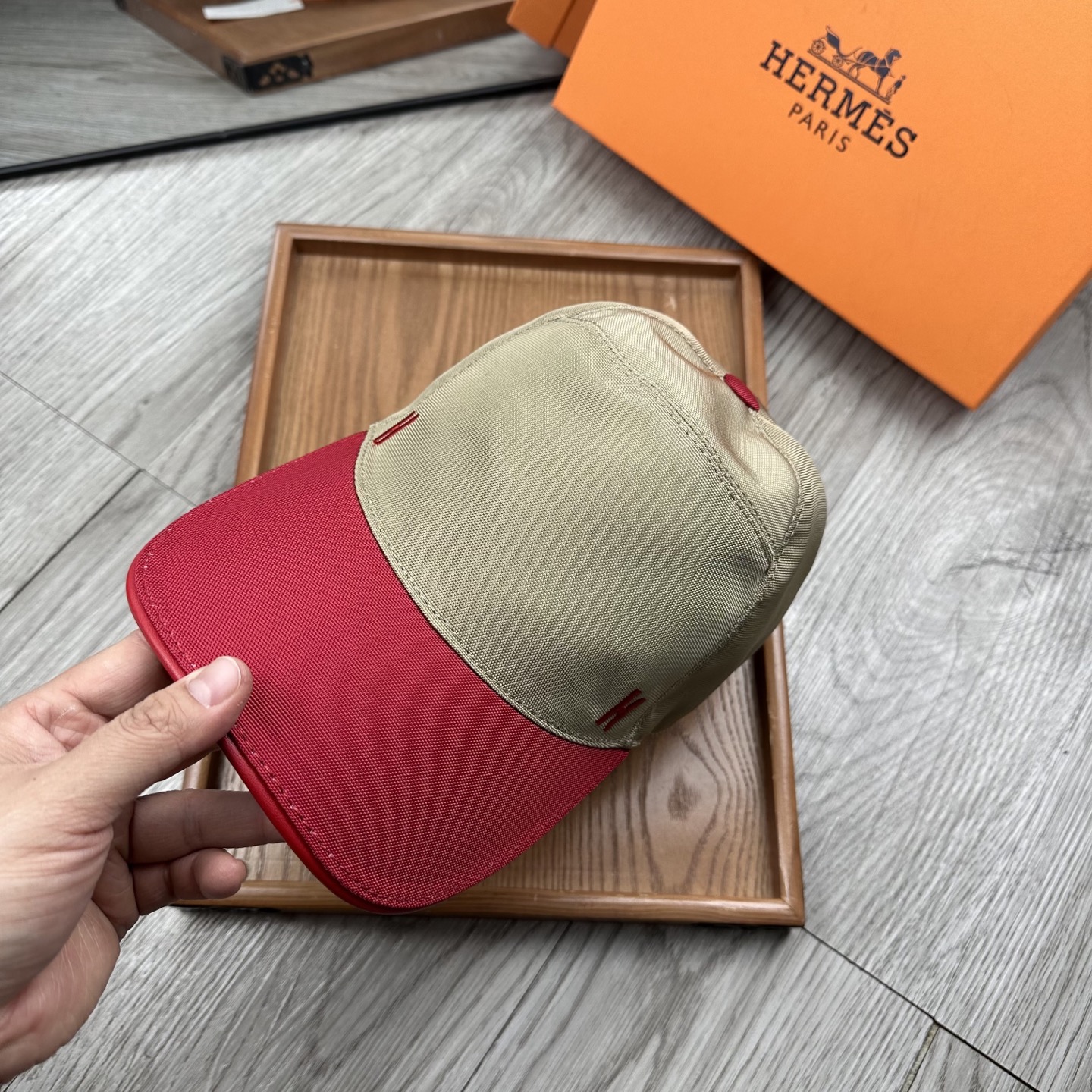 High-End Fashion Hats: Newest Color Coding in Oxford Material with Cow Skin - 图片 5