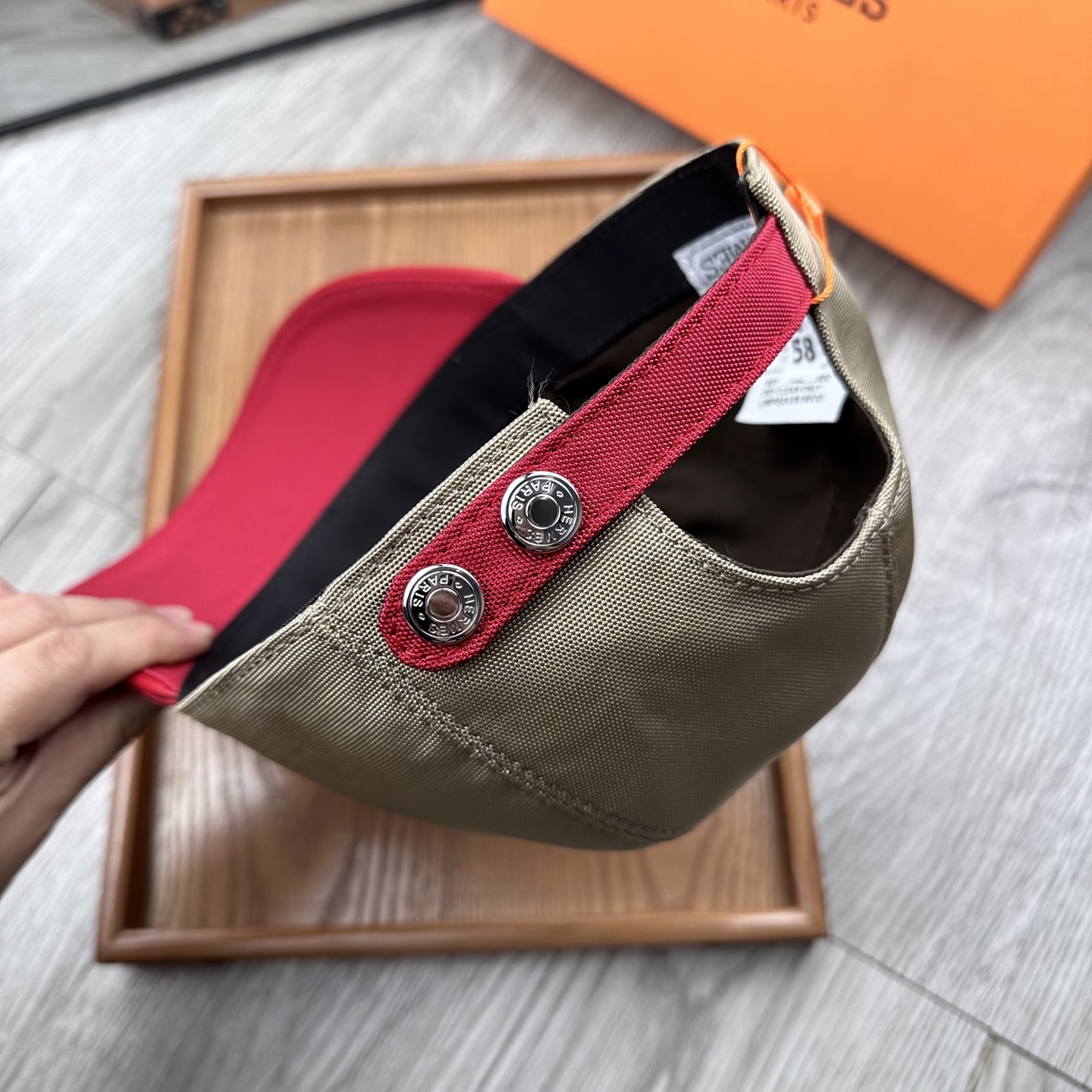 High-End Fashion Hats: Newest Color Coding in Oxford Material with Cow Skin - 图片 9