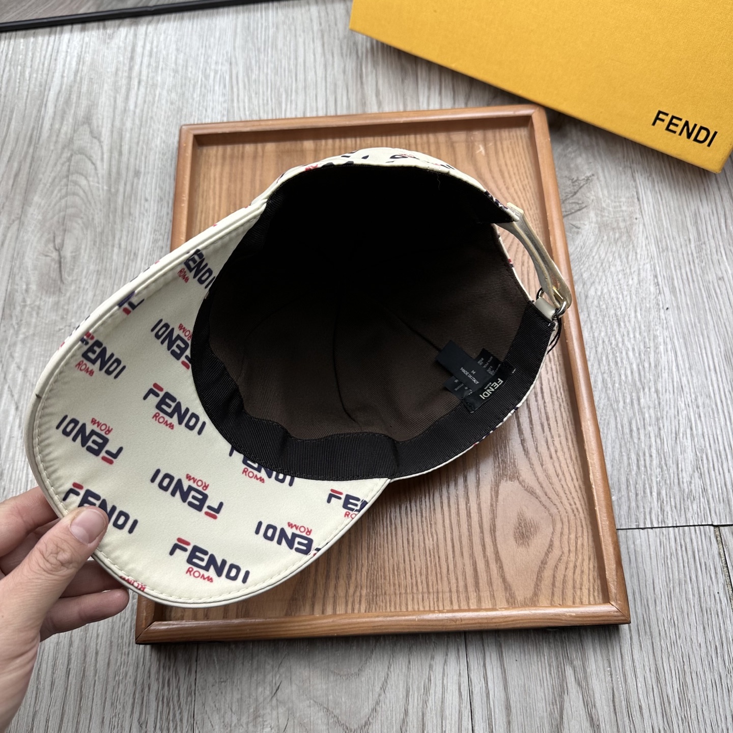 High-End Monochrome Hats: Quality Craftsmanship and Fine Details - 图片 8