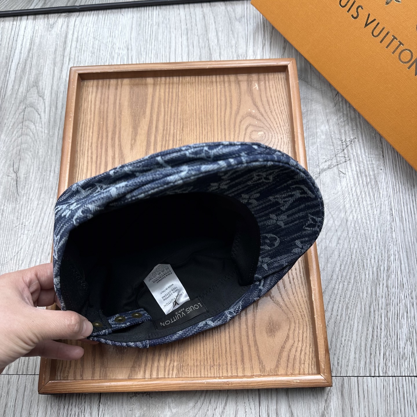 。L家。【前进帽】
版型特别正 👍👍👍特别精致！
前进帽复古时髦感拉满！
简约的设计毫不单调
戴上就可以