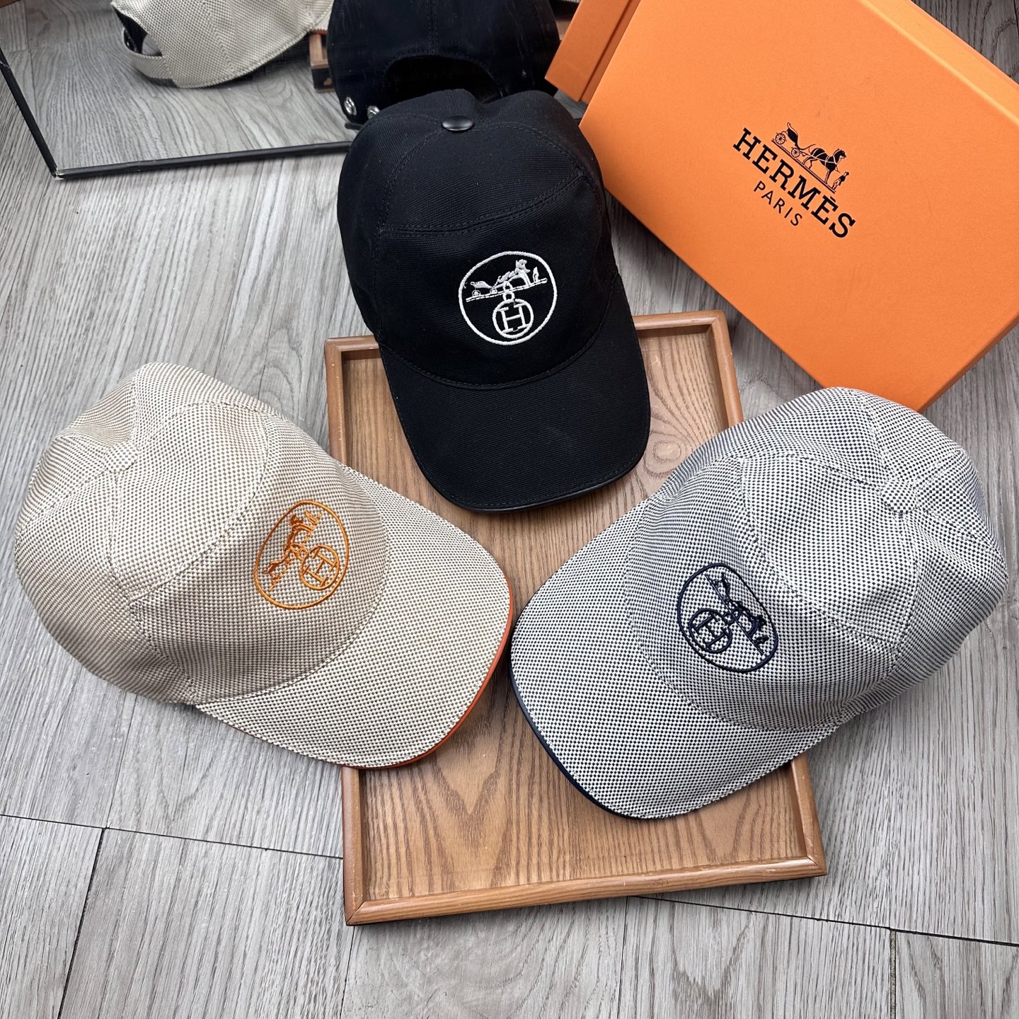 🌹。H家。原版钉子扣【超A品质】最新款！时尚潮流，高端做工！每一个帽子都是用心之作！牛津材质！头层牛皮！