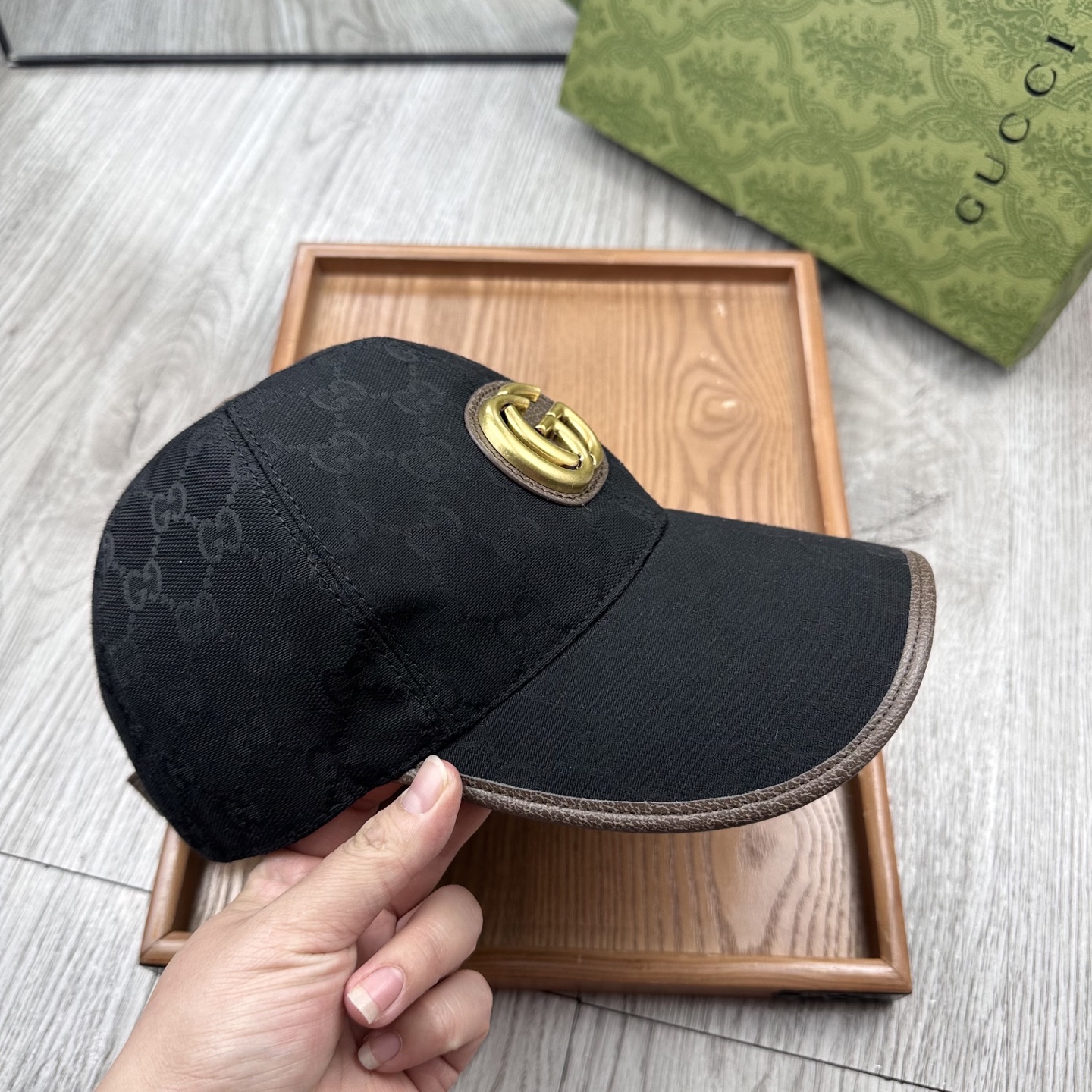 🌹。G家。 【超A品质-配透明防尘袋】最新款！时尚潮流，高端做工！每一个帽子都是用心之作！牛津材质！头层牛皮！非一般的品