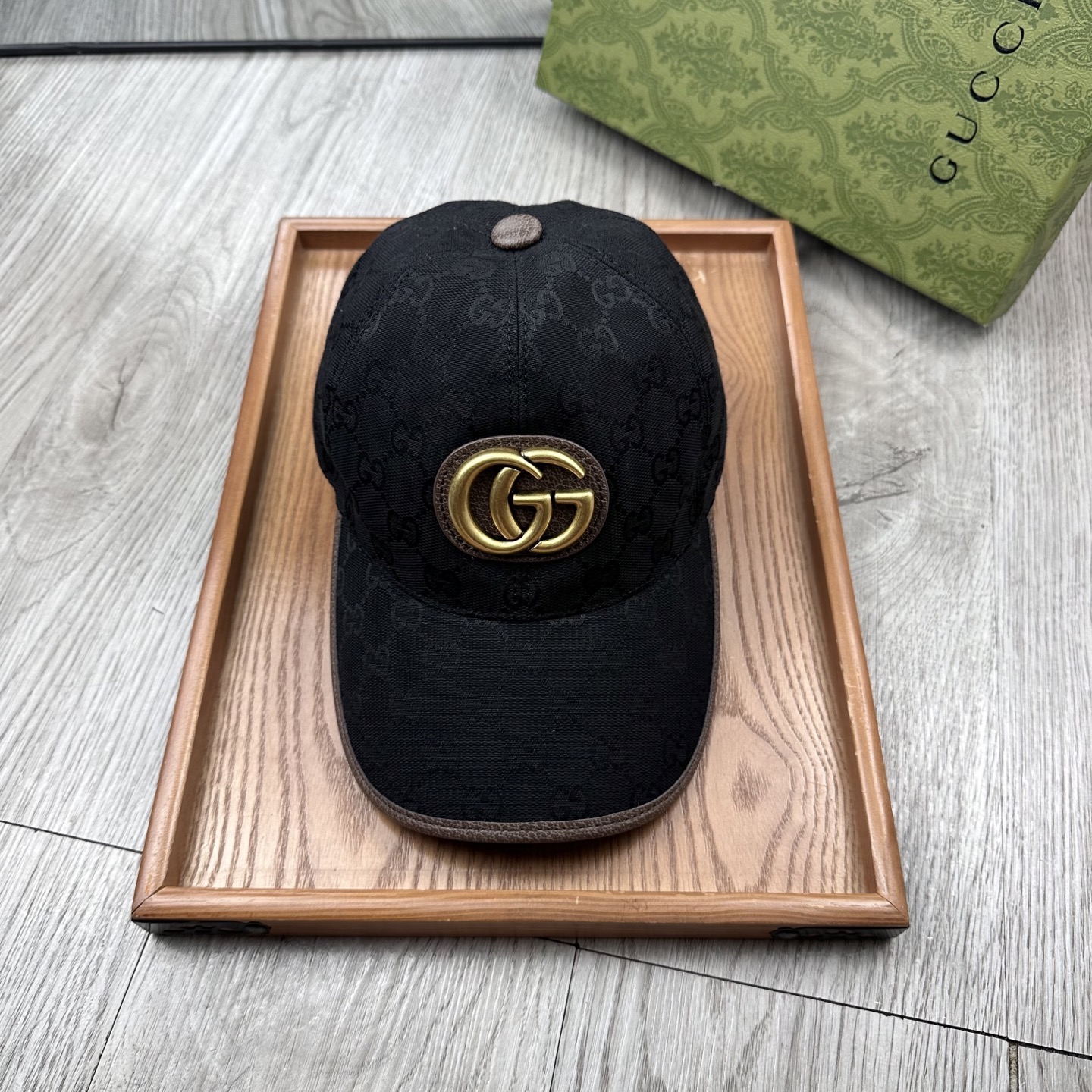 NO:224823,.G Home. Big Metal [Super A Quality] Latest Model!  Fashion trend, high-end workmanship!  Every hat is made with care!  Oxford material!  First layer of cowhide!  Fitted with a box and dust bag!  Extraordinary quality, details are also very important. Leather cap nails, leather adjustment belt!  Hat Straw Hat Fisherman Hat Baseball Hat Knitted Hats, Hats, Gucci, espadrilles, cowhide, hats19860909.G家.大金属【超A品质】最新款！时尚潮流,高端做工！每一个帽子都是用心之作！牛津材质！头层牛皮！配盒子、防尘袋！非一般的品质,细节也很重要.真皮帽钉,真皮调节带！帽子草帽渔夫帽棒球帽针织帽,帽子,gucci,espadrilles,cowhide,hats,hat
