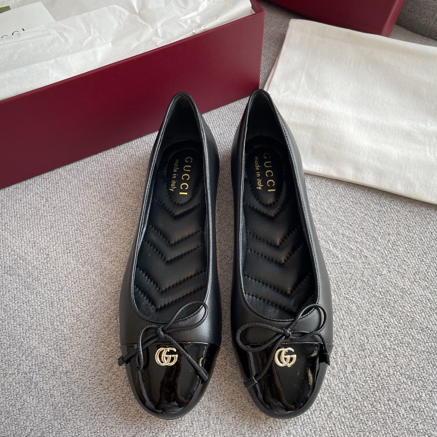 GUCCI 芭蕾舞鞋 羊皮 漆皮 蝴蝶结 双G扣 圆头