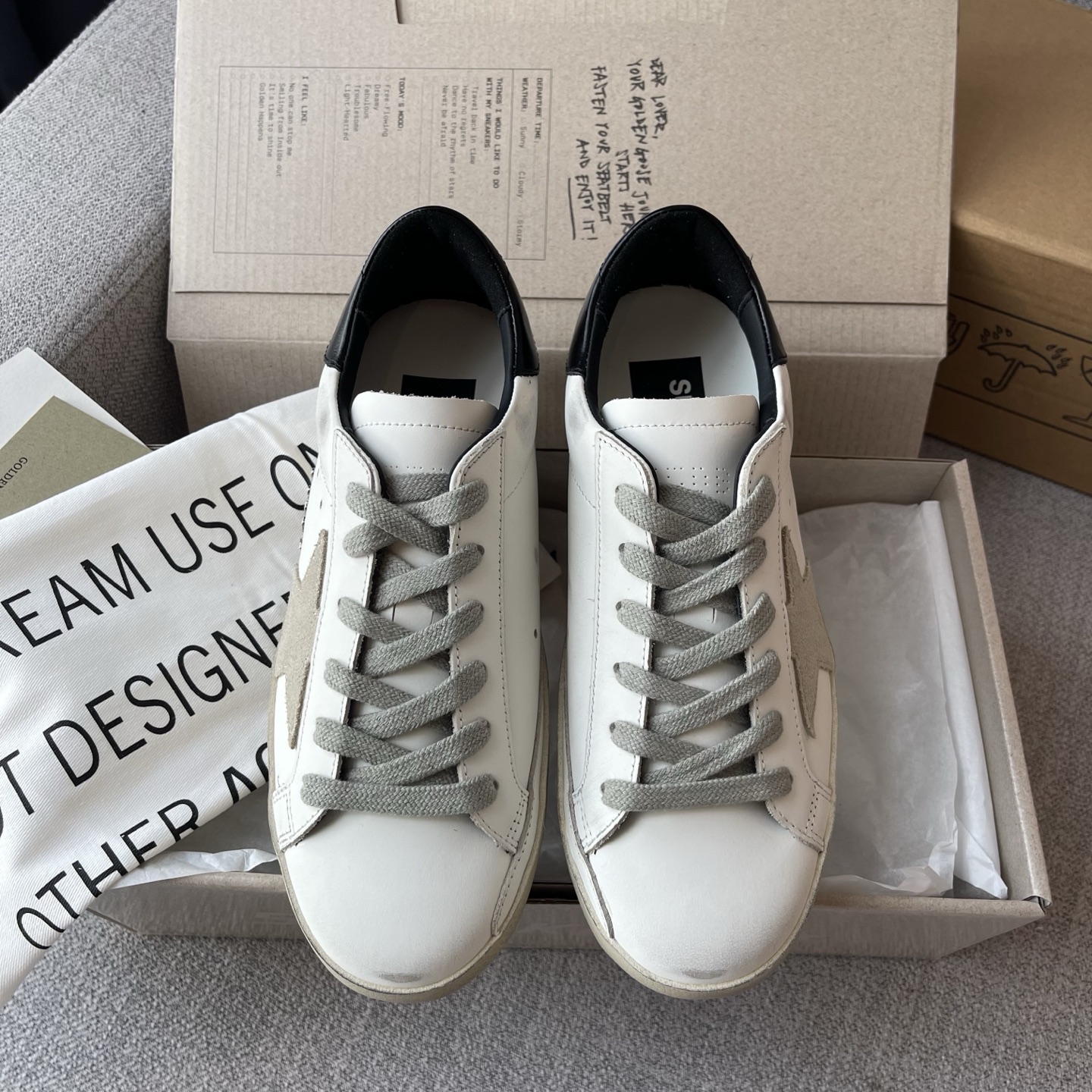 GGDB Low-Top Lace-Up Sneakers White Gray Leather Star