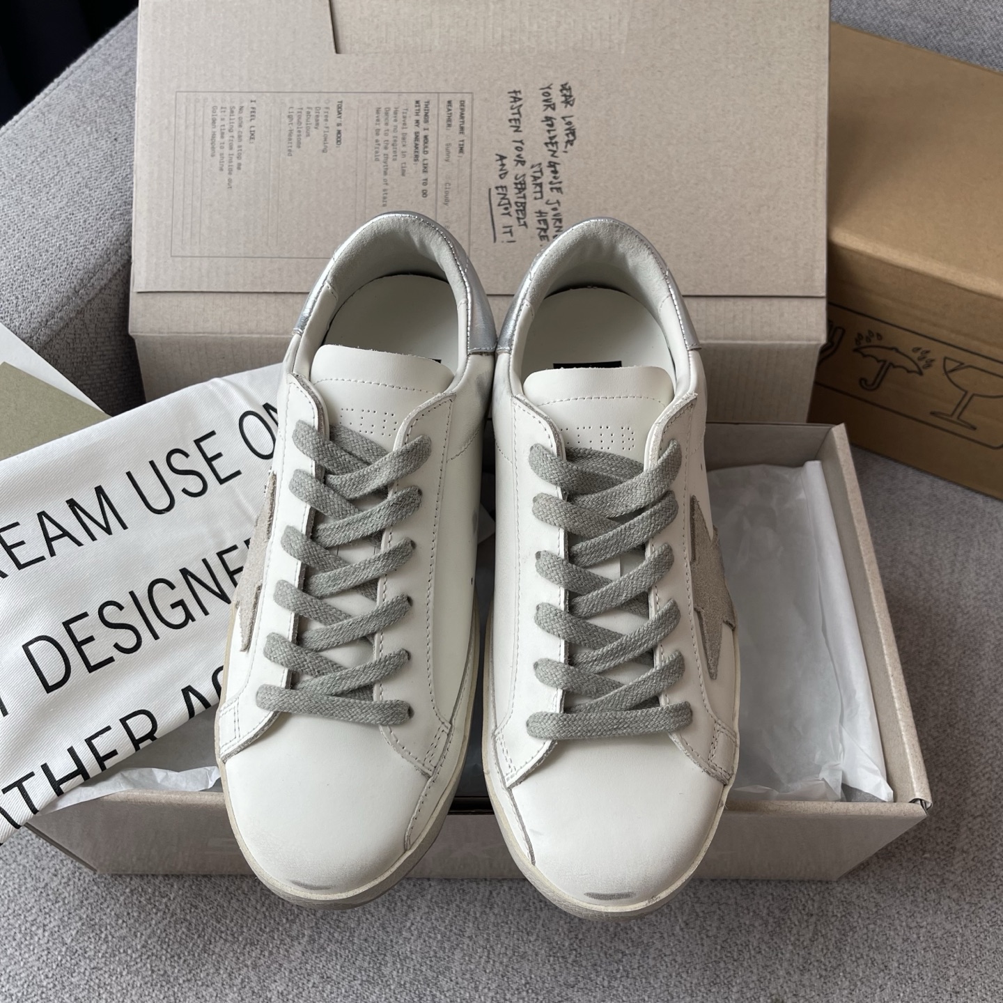 GGDB Low-Top Lace-Up Leather Star Distressed Sneakers