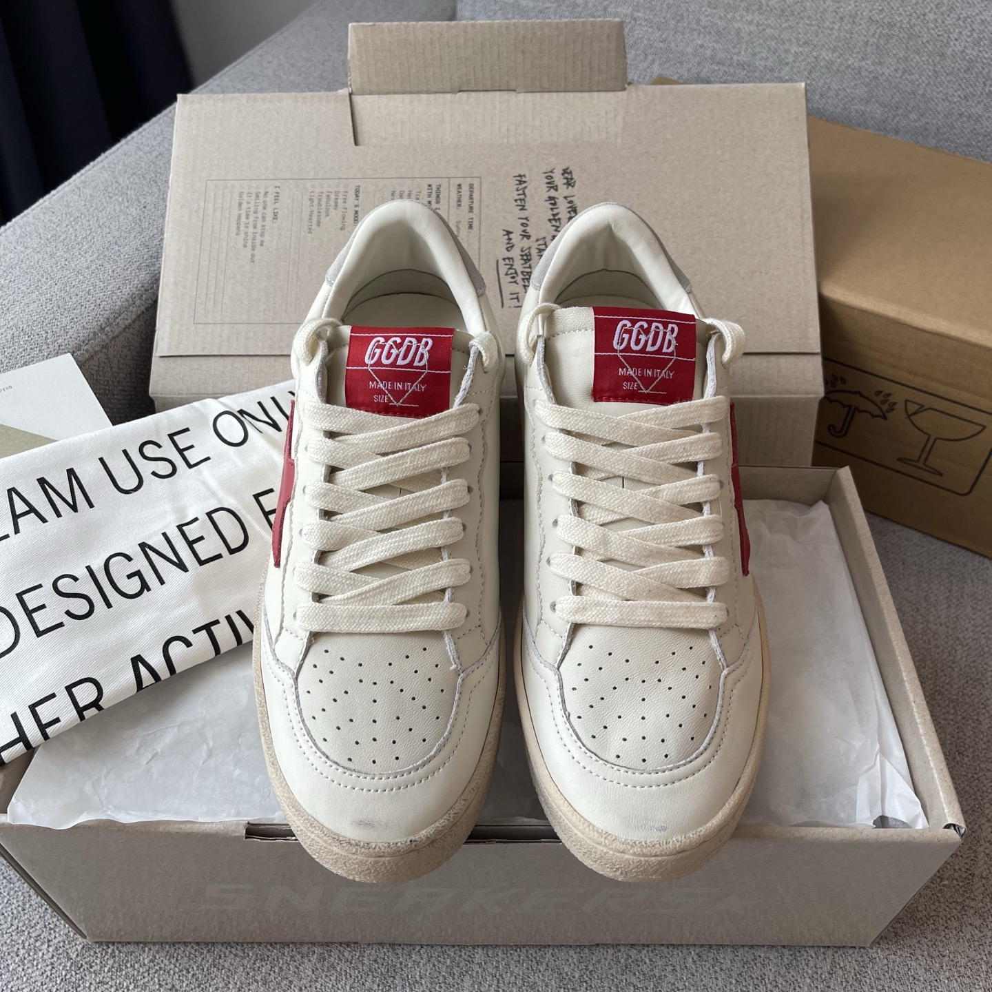 GGDB Low-Top Lace-Up Sneakers Leather Distressed White Red