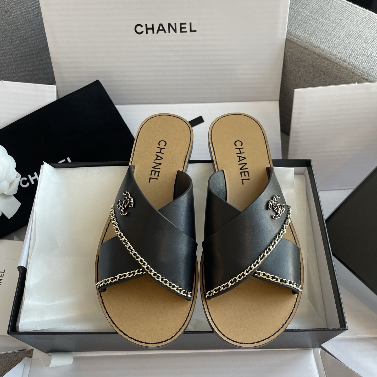CHANEL 凉拖鞋 皮革 链条 平底