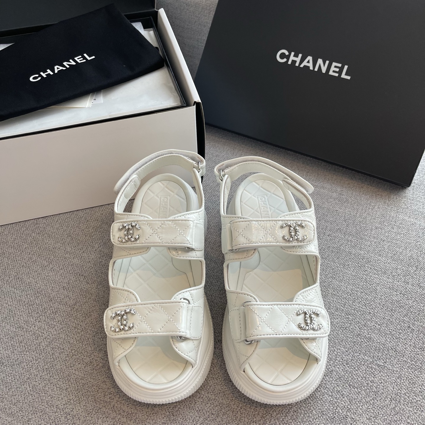 CHANEL 厚底 凉鞋 皮革 双C扣