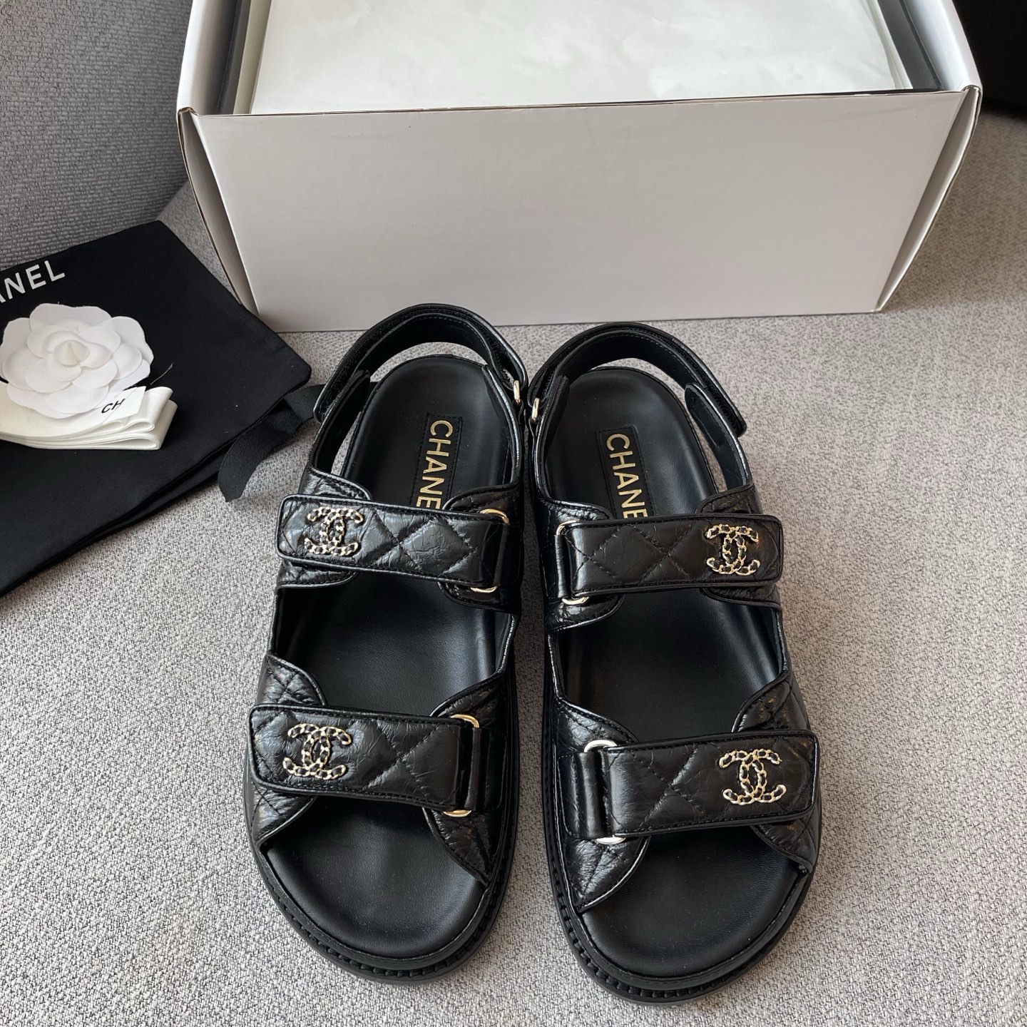 CHANEL 凉鞋 黑色 菱格纹 魔术贴 羊皮