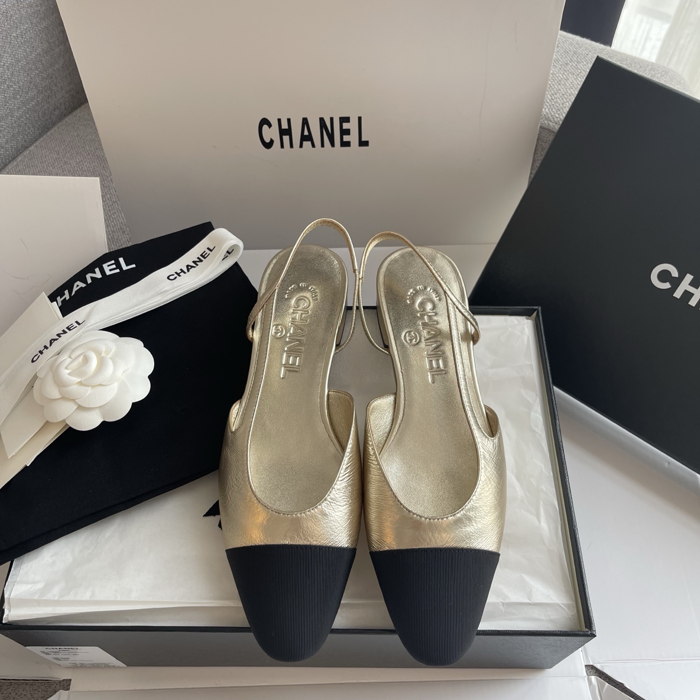 CHANEL 羊皮 后空 平底 双色鞋