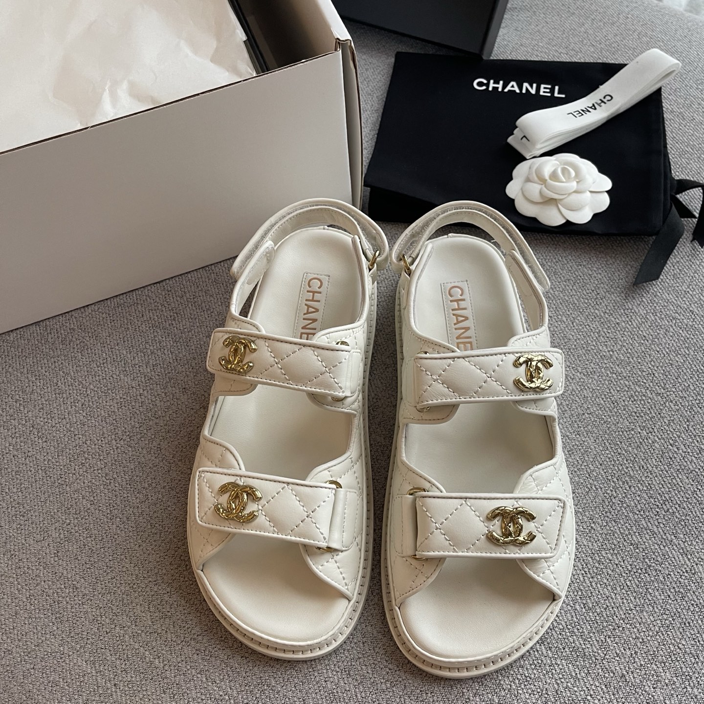 CHANEL 菱格 魔术贴 凉鞋 羊皮 金扣