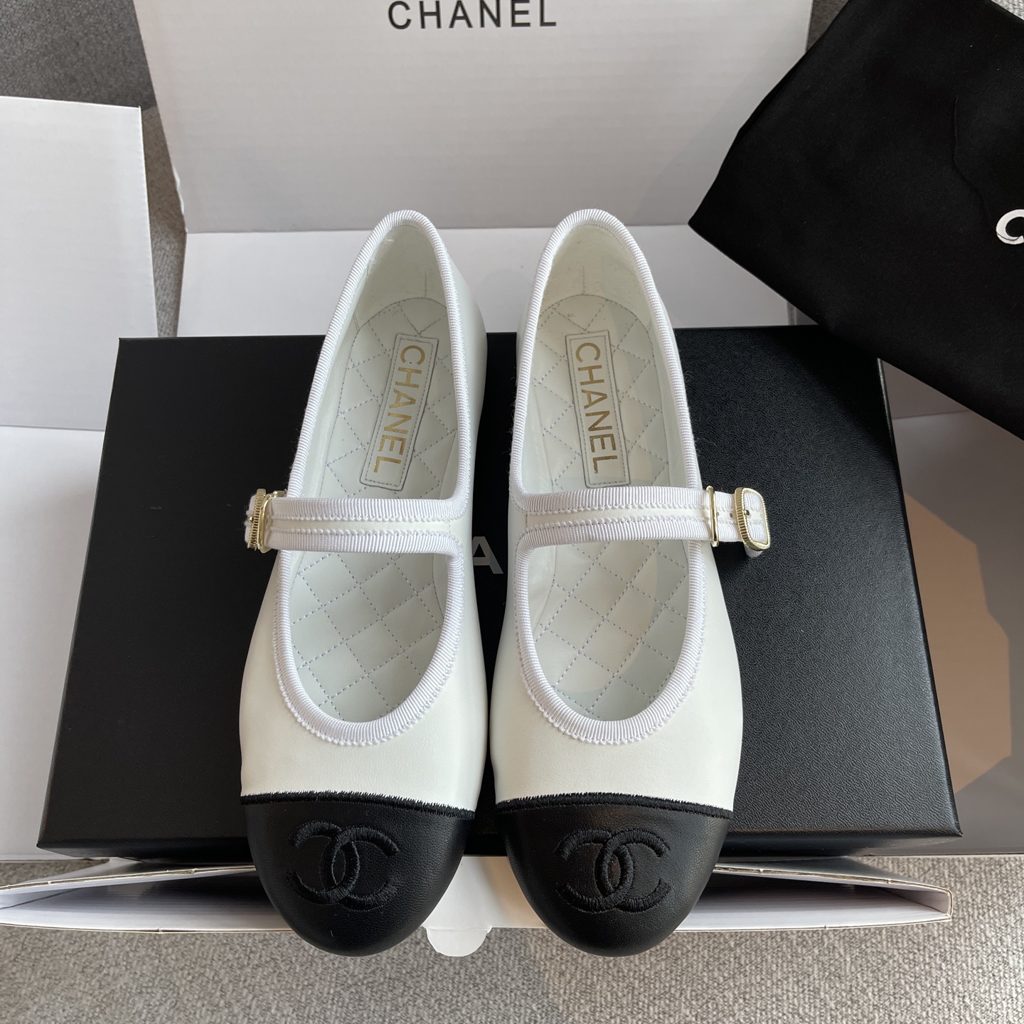 CHANEL 玛丽珍 羊皮 黑白拼色 平底单鞋