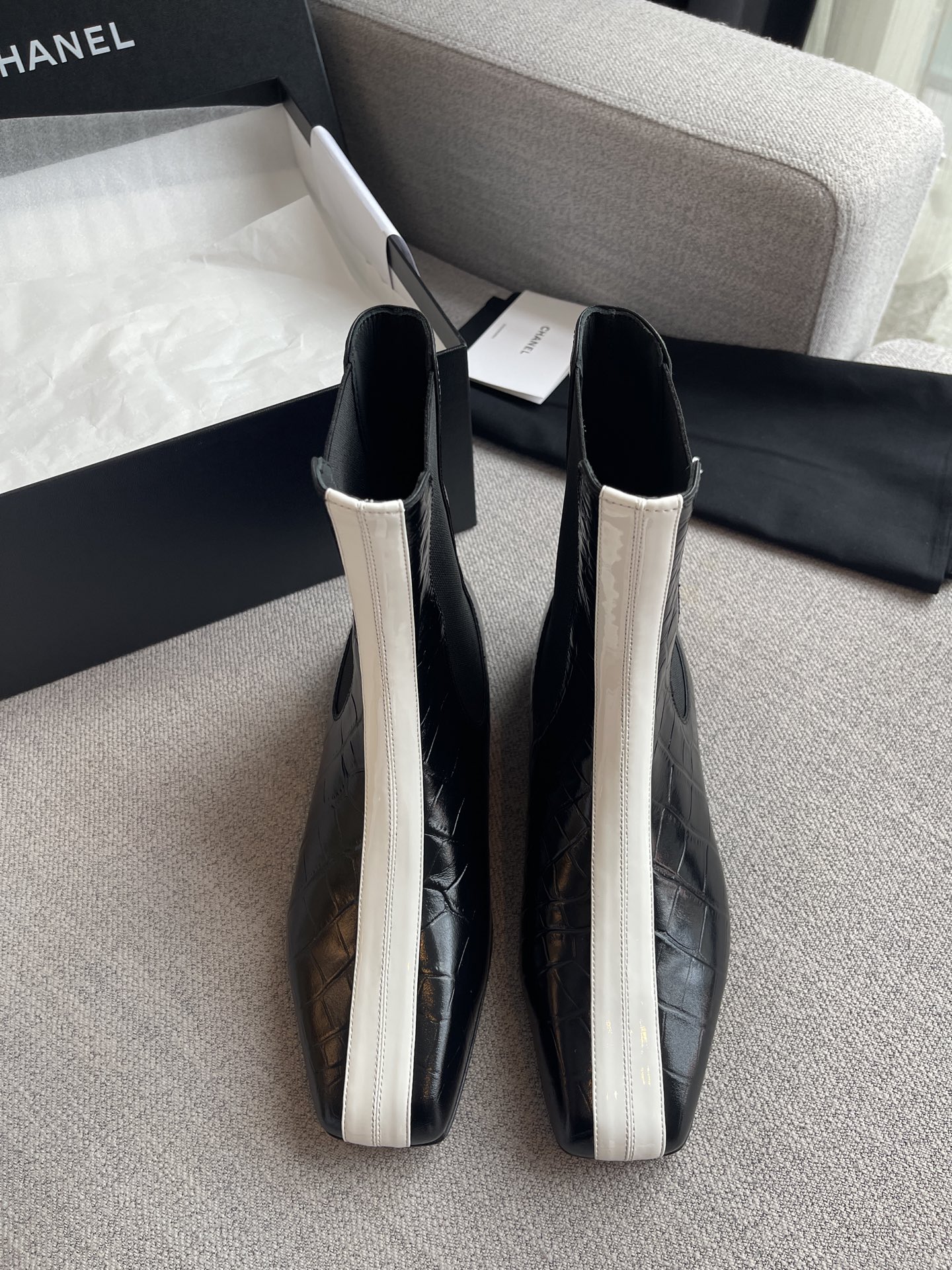 CHANEL 鳄鱼压纹 短靴 牛皮 黑白拼色 弹力带