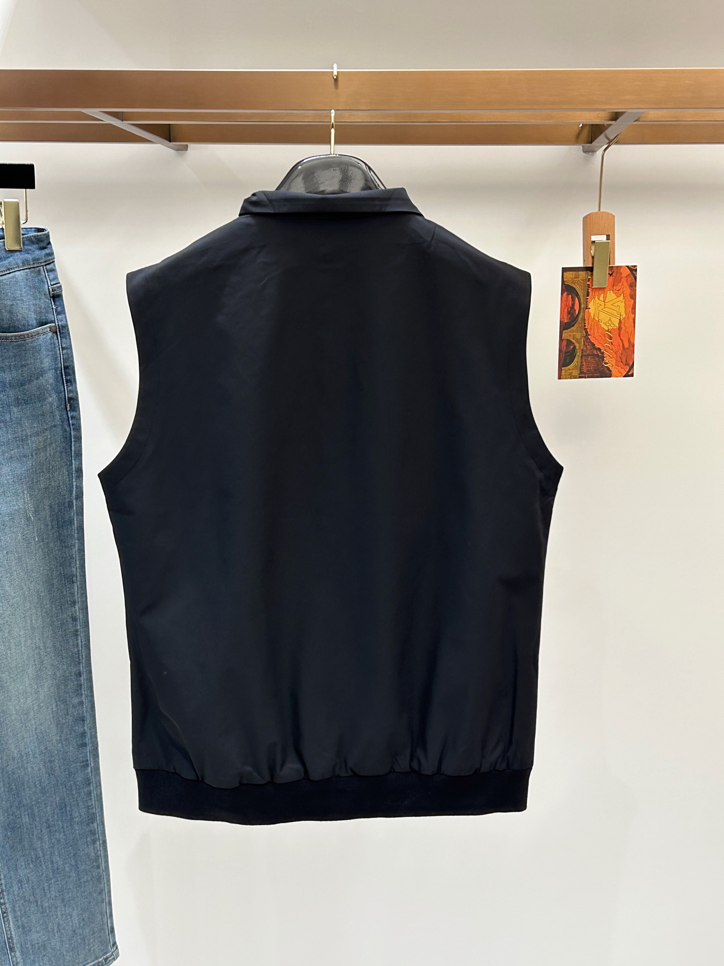 Moncler蒙口、2026新品夹克马甲外套，时尚帅气，简约百搭款，胸前精致刺绣字母logo，定制原版面料，不仅挺括，保