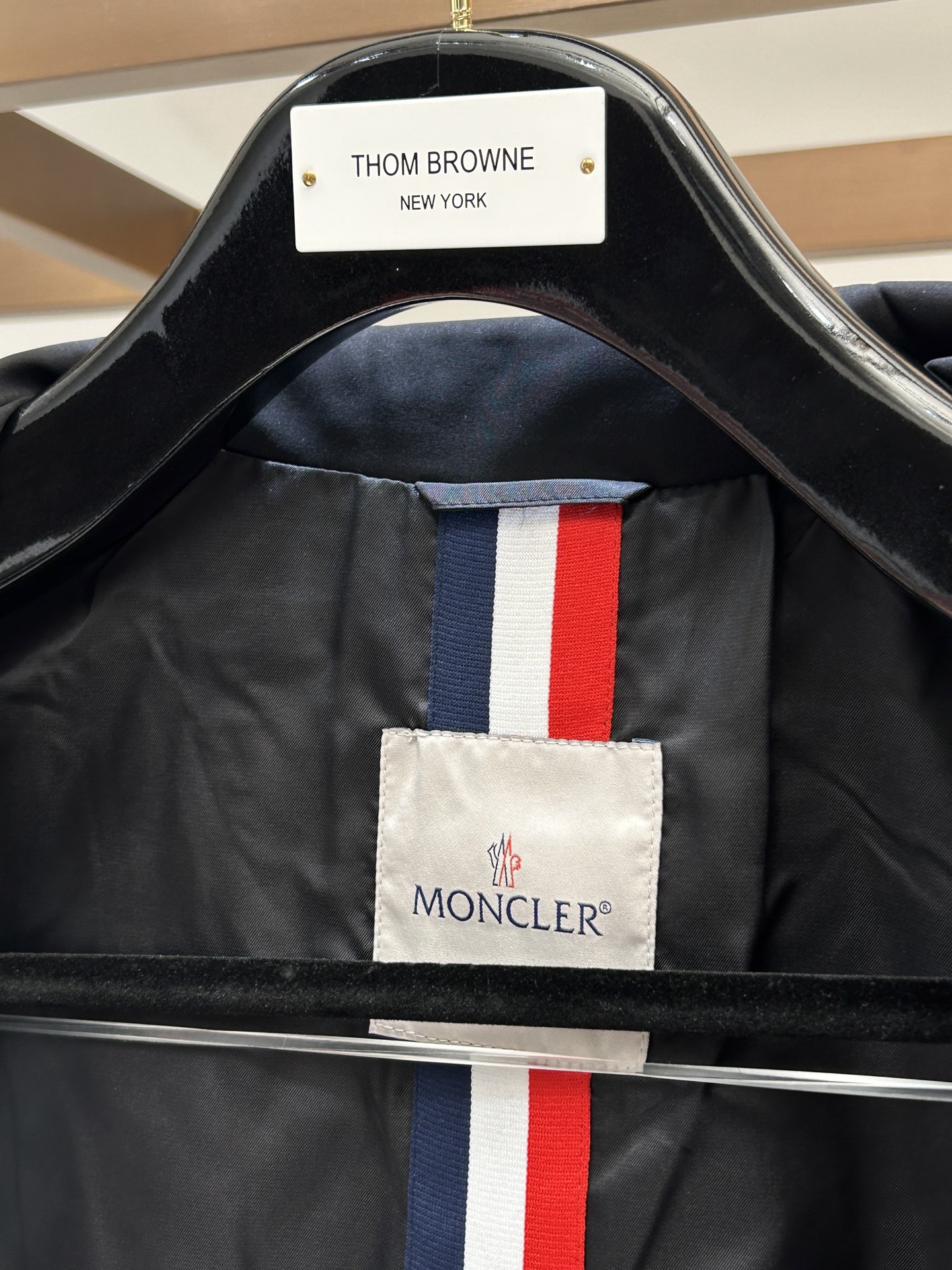 Moncler蒙口、2026新品夹克马甲外套，时尚帅气，简约百搭款，胸前精致刺绣字母logo，定制原版面料，不仅挺括，保