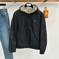 BBR巴宝莉 26FW 经典格纹双面拉链外套 BURBERRY巴宝莉双面格纹连帽外套 采用定制定染的格子面料制作,高级感 BBR巴宝莉 26FW 经典格纹双面拉链外套 BURBERRY巴宝莉双面格纹连帽外套 采用定制定染的格子面料制作,高级感