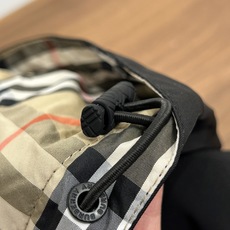 BBR巴宝莉 26FW 经典格纹双面拉链外套 BURBERRY巴宝莉双面格纹连帽外套 采用定制定染的格子面料制作,高级感 BBR巴宝莉 26FW 经典格纹双面拉链外套 BURBERRY巴宝莉双面格纹连帽外套 采用定制定染的格子面料制作,高级感