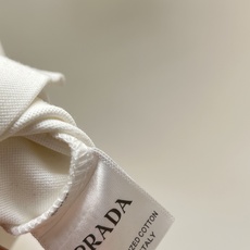 Prada普拉达独家专供6新款原单男士Polo长袖高端定制 高版本 时尚百搭爆款,原版进口纯棉珠地面料 胸前logo图案 Prada普拉达独家专供6新款原单男士Polo长袖高端定制 高版本 时尚百搭爆款,原版进口纯棉珠地面料 胸前logo图案