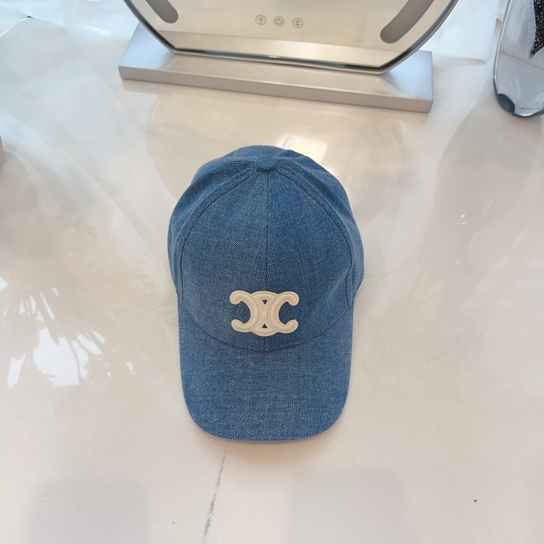 \nCELINE赛琳新款凯旋门刺绣标志牛仔棒球帽\n高品质复刻，色泽超赞，细节也是满分\n最新凯旋门标志，专柜断货王\n必入款