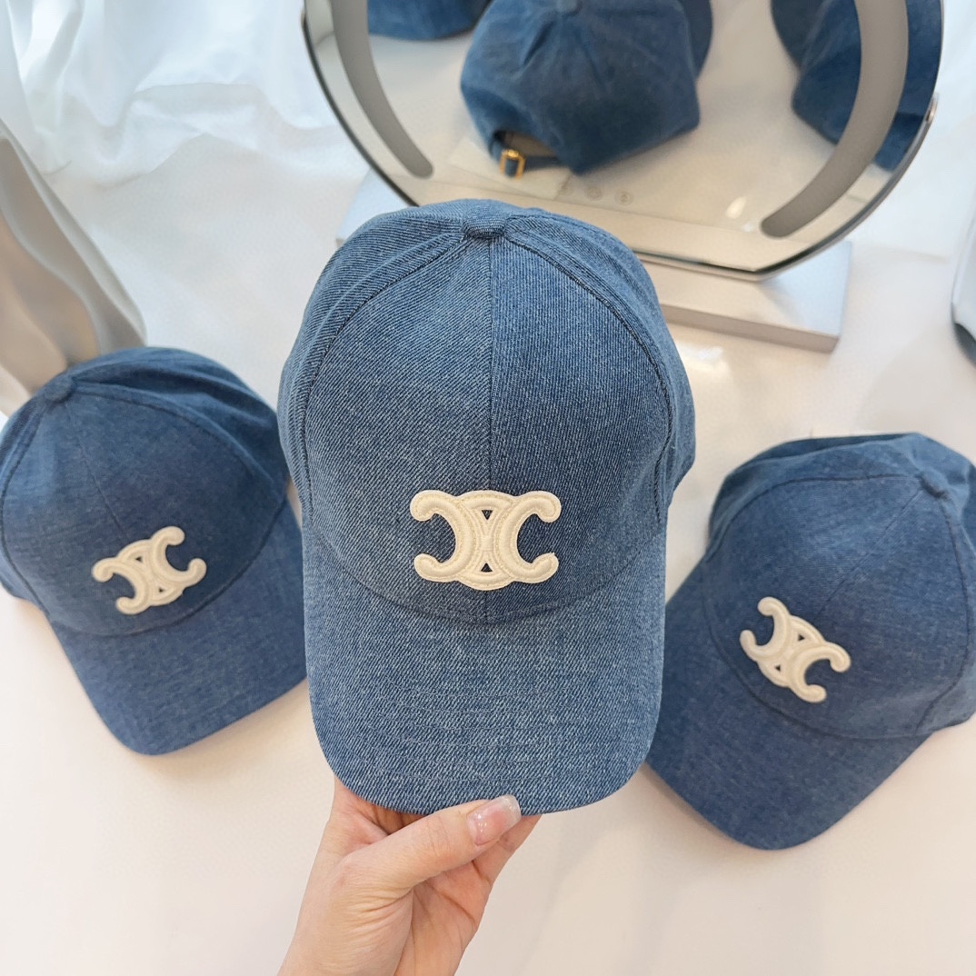 \nCELINE赛琳新款凯旋门刺绣标志牛仔棒球帽\n高品质复刻，色泽超赞，细节也是满分\n最新凯旋门标志，专柜断货王\n必入款