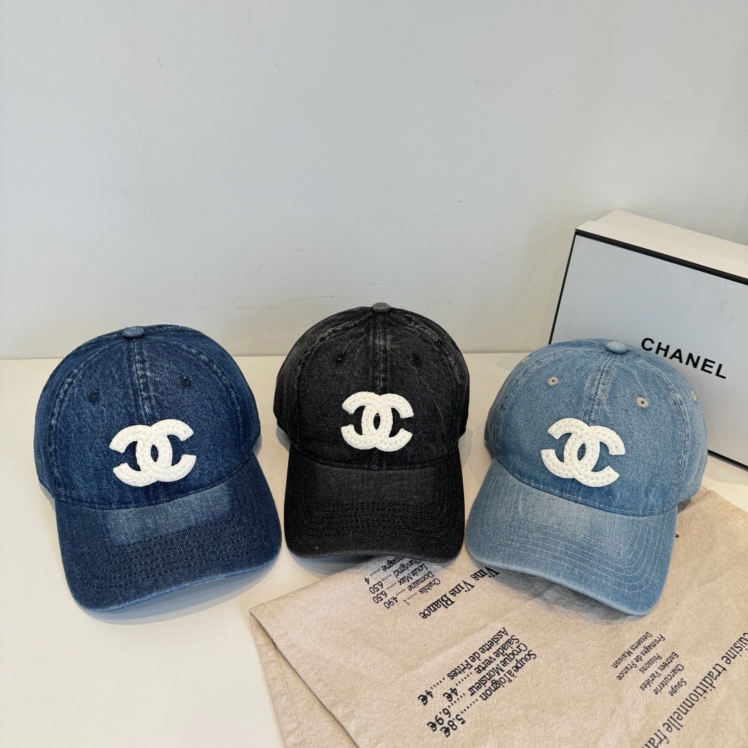 \nChanel香奈儿新品棒球帽，经典简约，时尚休闲设计跑量新品