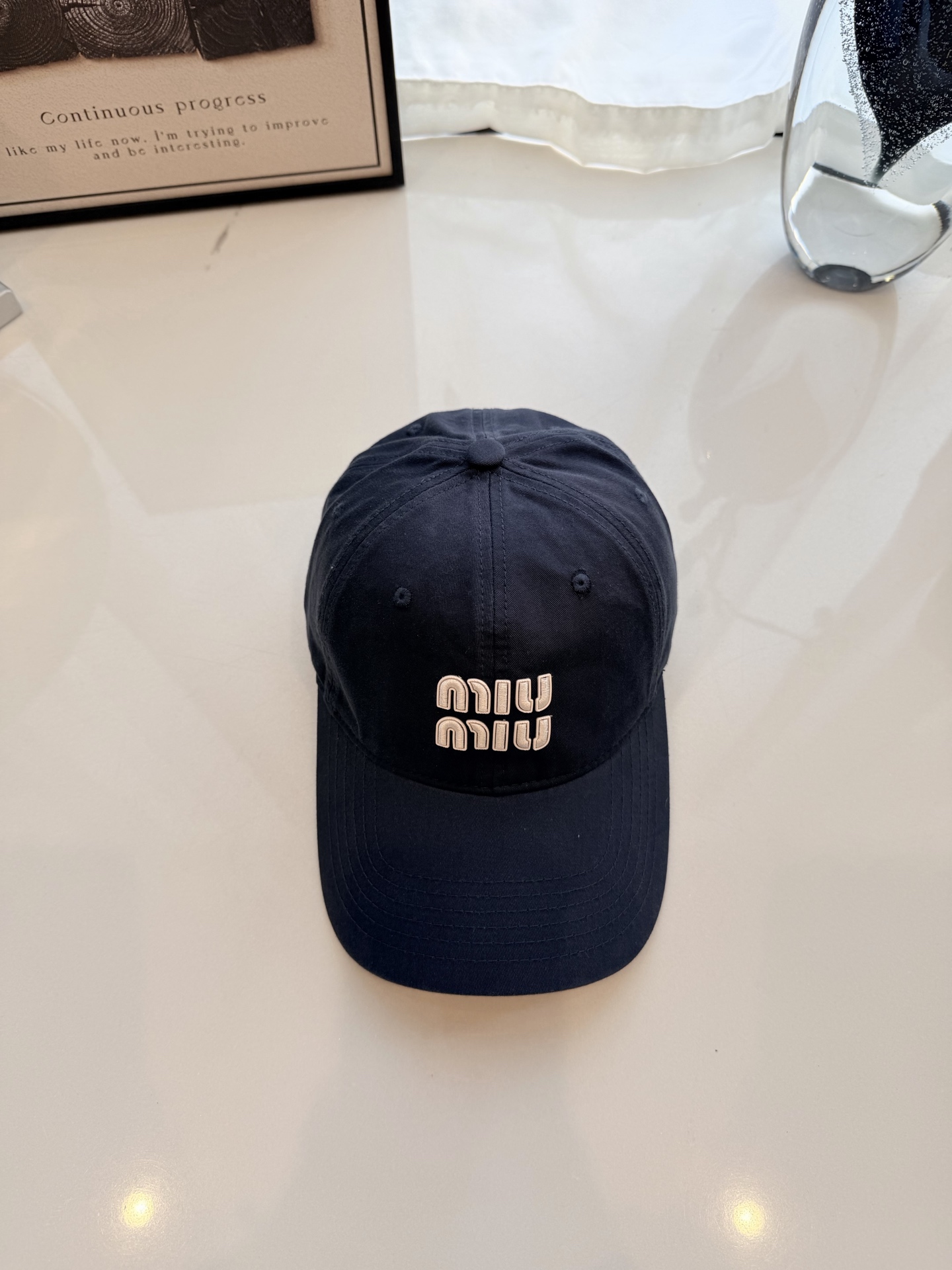 \nmiumiu缪缪彩色纯棉棒球帽\n马卡龙色系棒球帽，软顶设计超显脸小，日常出街、运动通勤都好搭，甜妹必备！