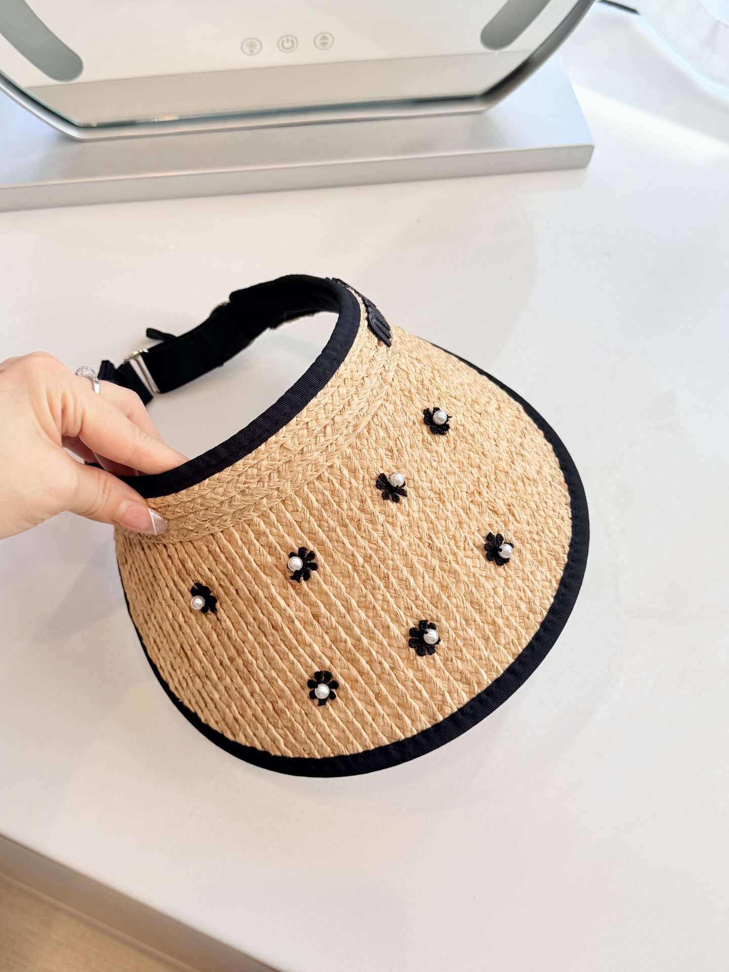 \nmiumiu拉菲草空顶帽
