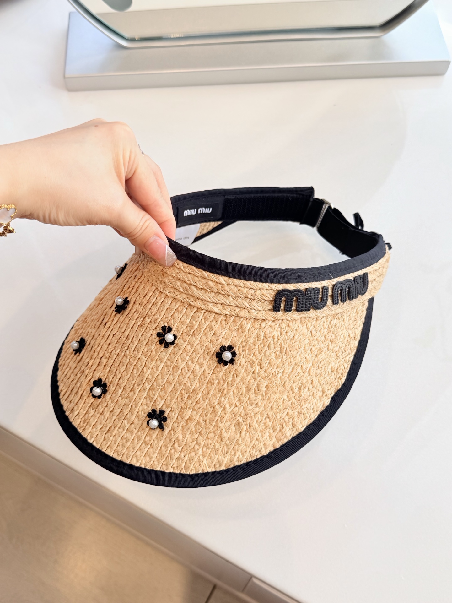\nmiumiu拉菲草空顶帽