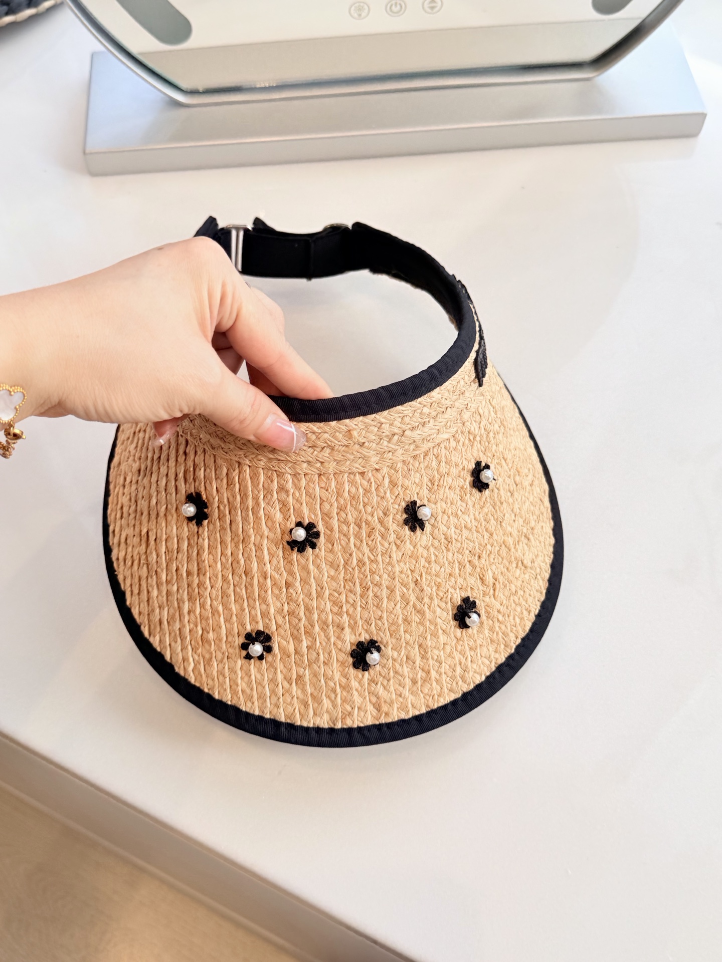 \nmiumiu拉菲草空顶帽