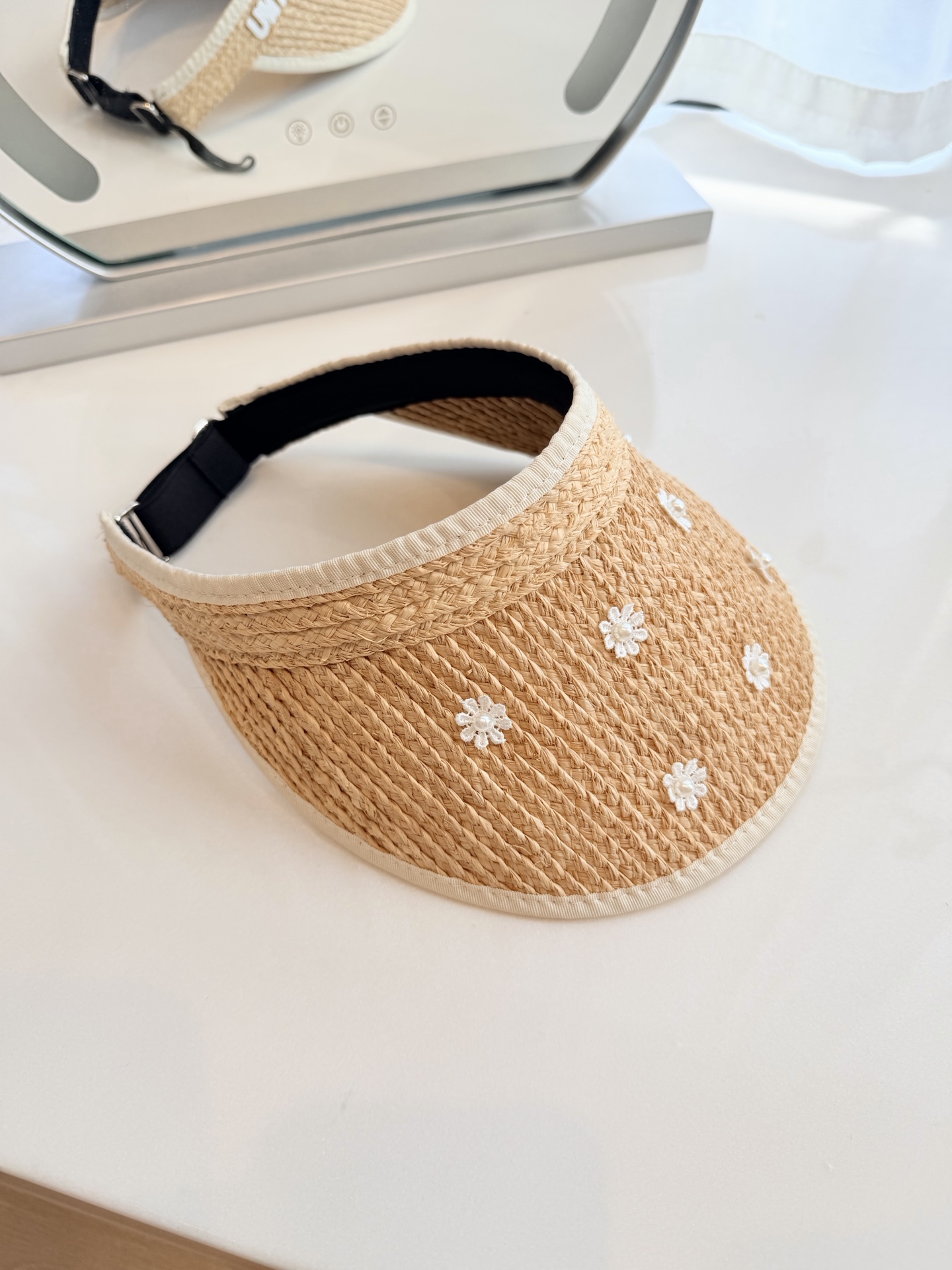 \nmiumiu拉菲草空顶帽